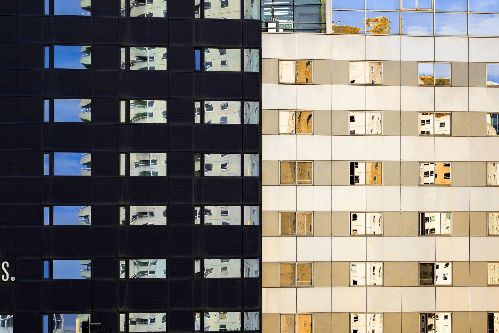 Fujifilm X30 sample photo. Building, tower, glass photography