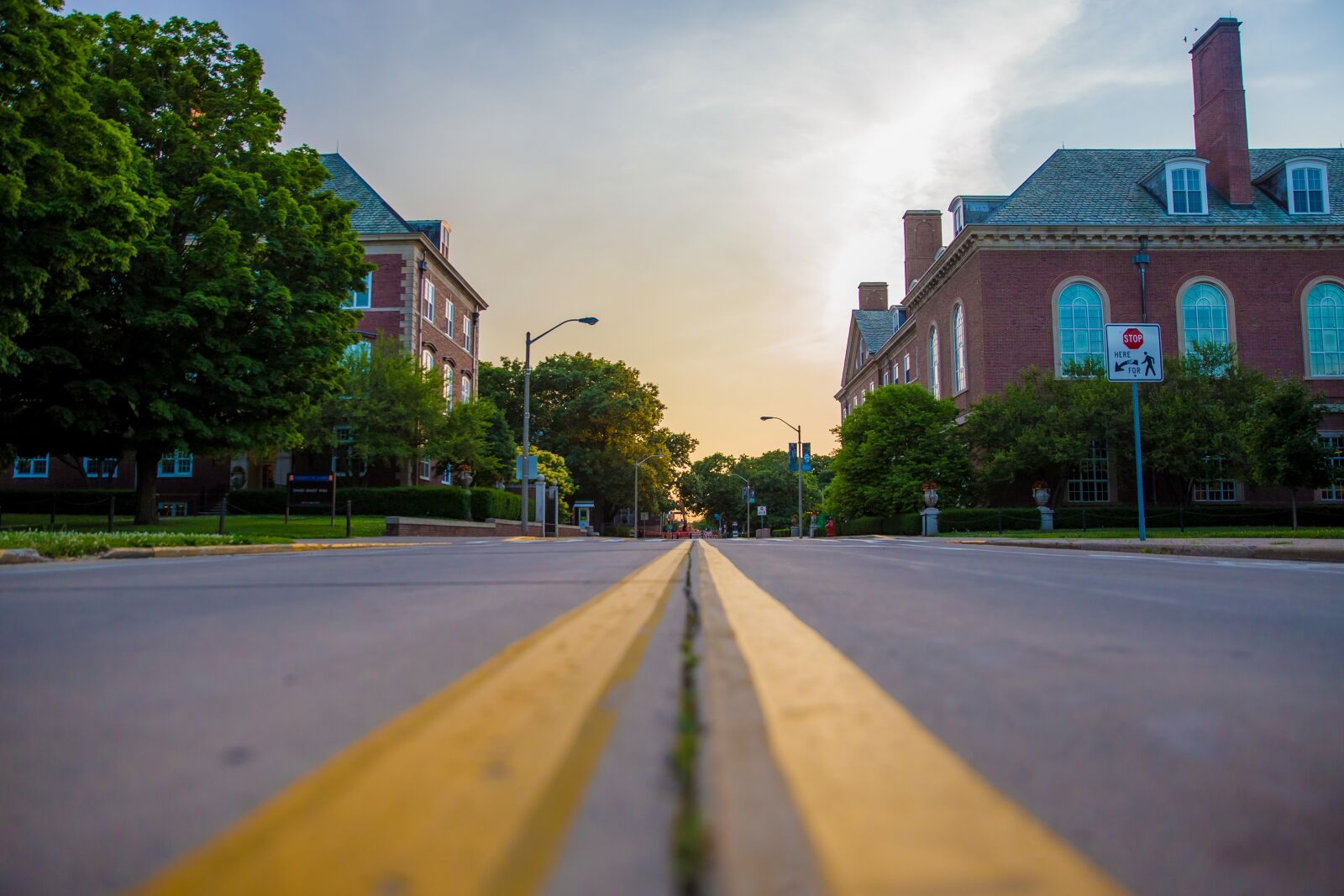 Canon EOS 6D sample photo. Buildings, city, perspective photography