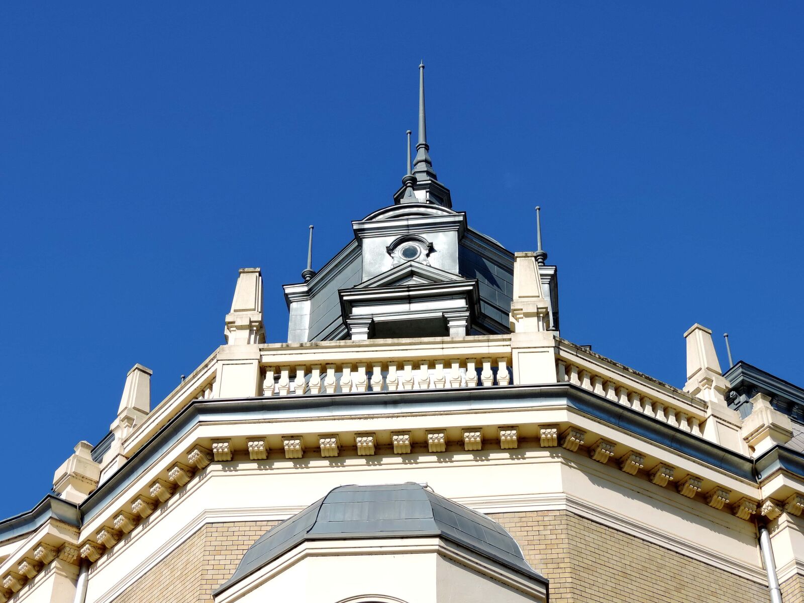 Nikon Coolpix P520 sample photo. Cast iron, castle, architecture photography