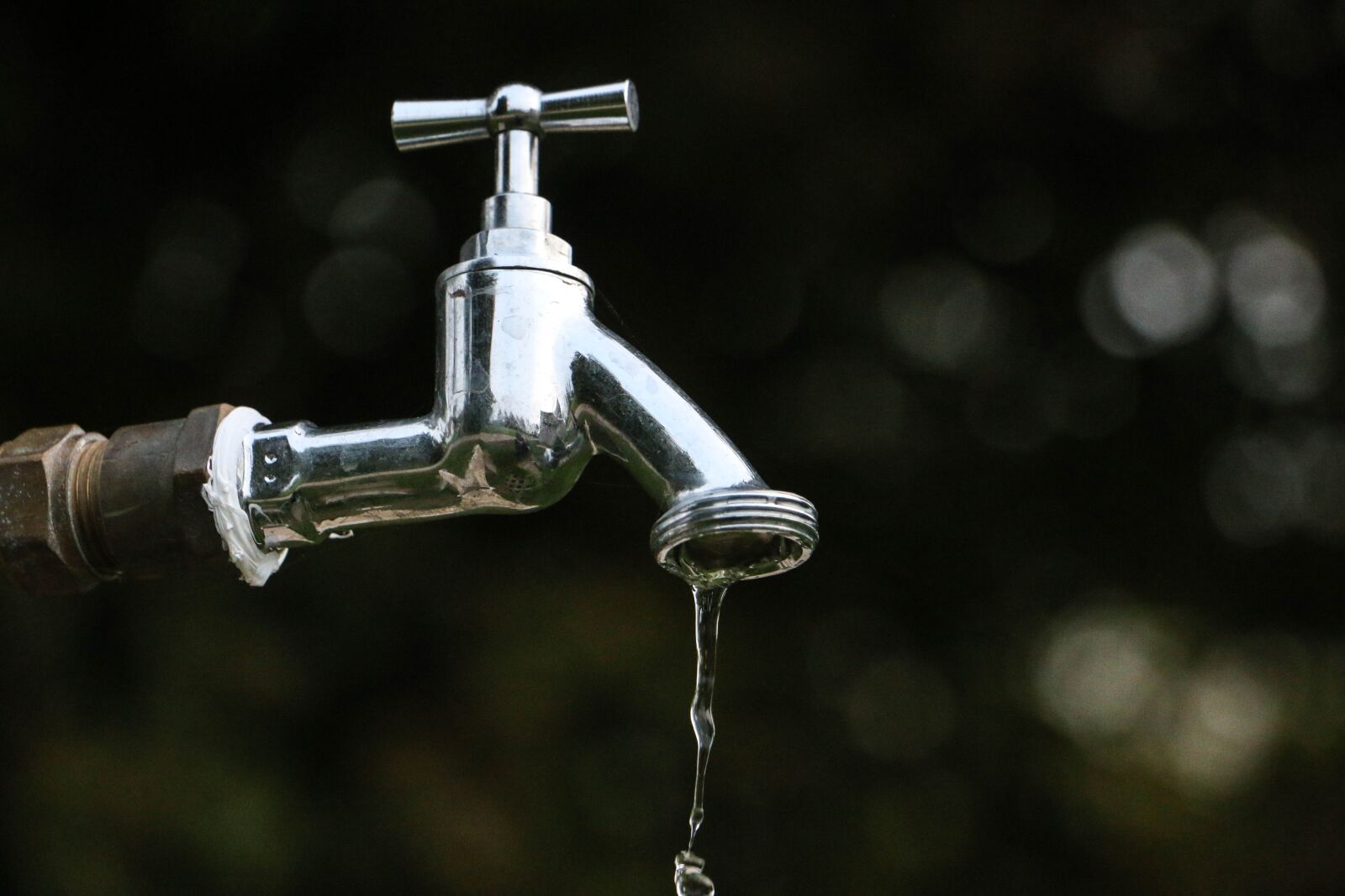 Canon EOS 70D sample photo. Faucet, water, drops photography