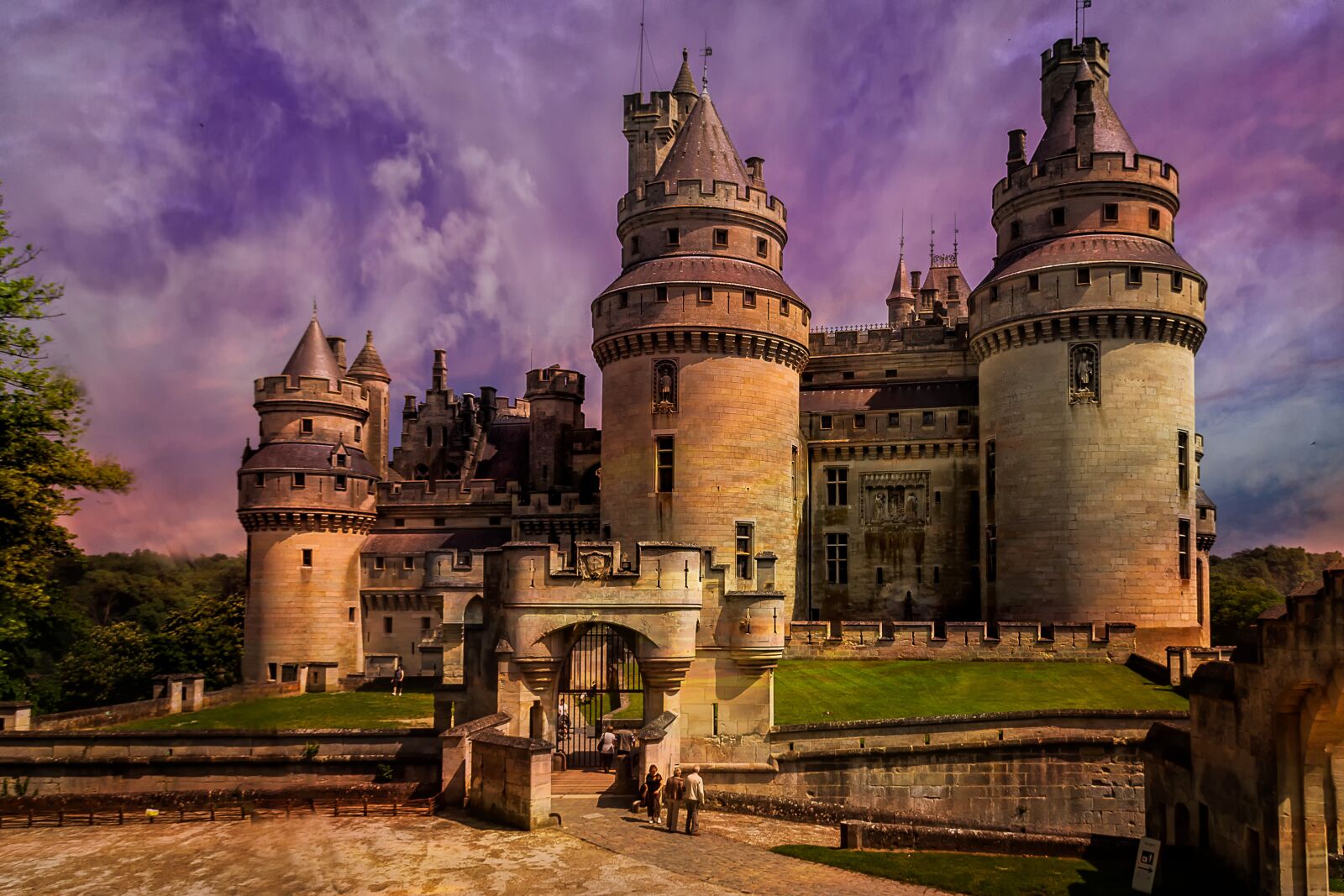 Canon EOS 60D sample photo. France, castle of pierrefonds photography