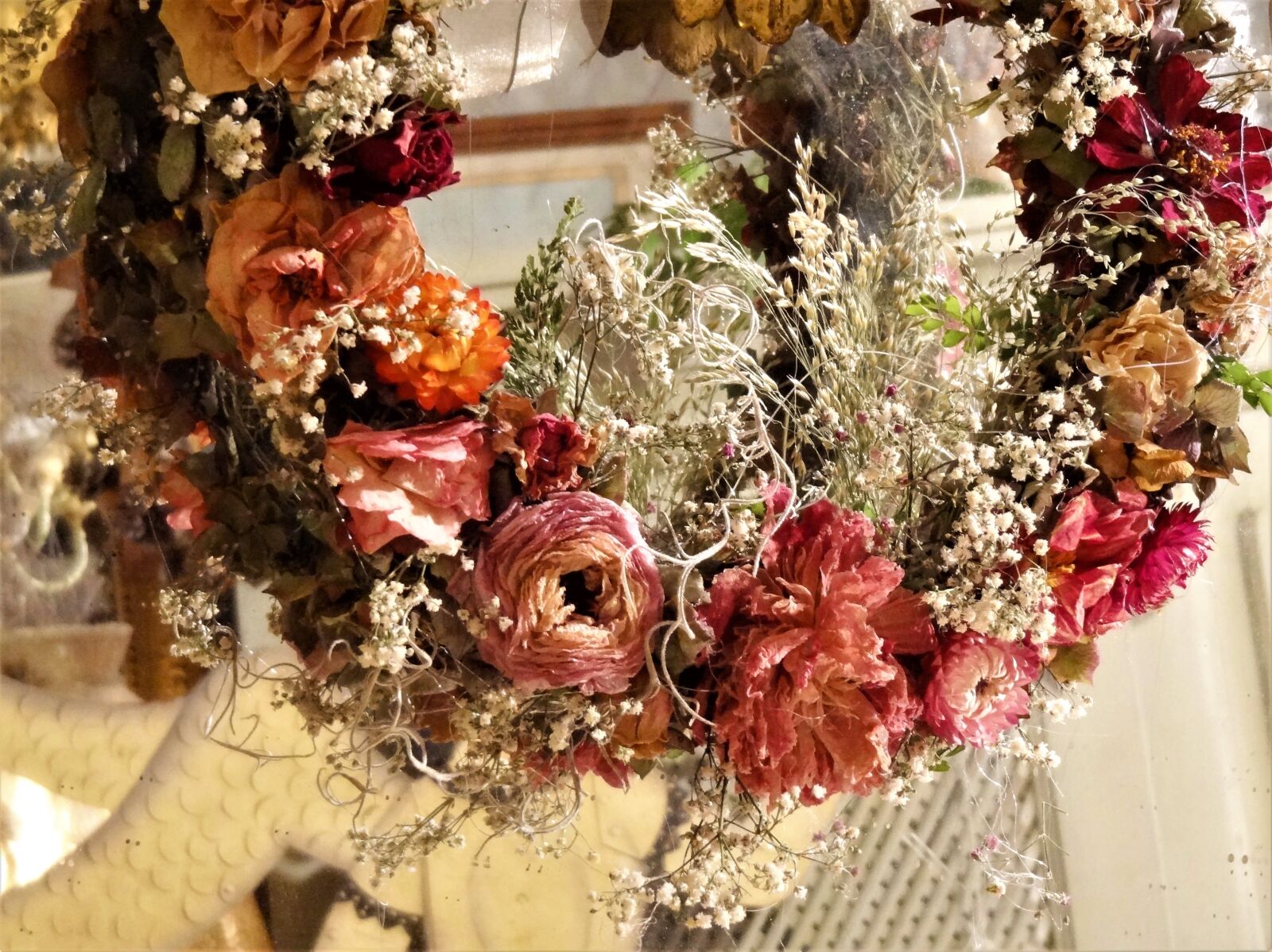 Sony Cyber-shot DSC-HX9V sample photo. Wreath, dried flowers, decoration photography