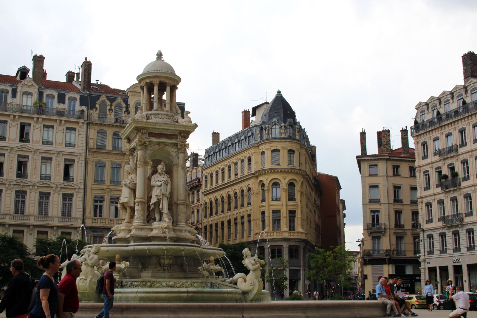 Canon EOS 700D (EOS Rebel T5i / EOS Kiss X7i) sample photo. Lyon, france, historic center photography