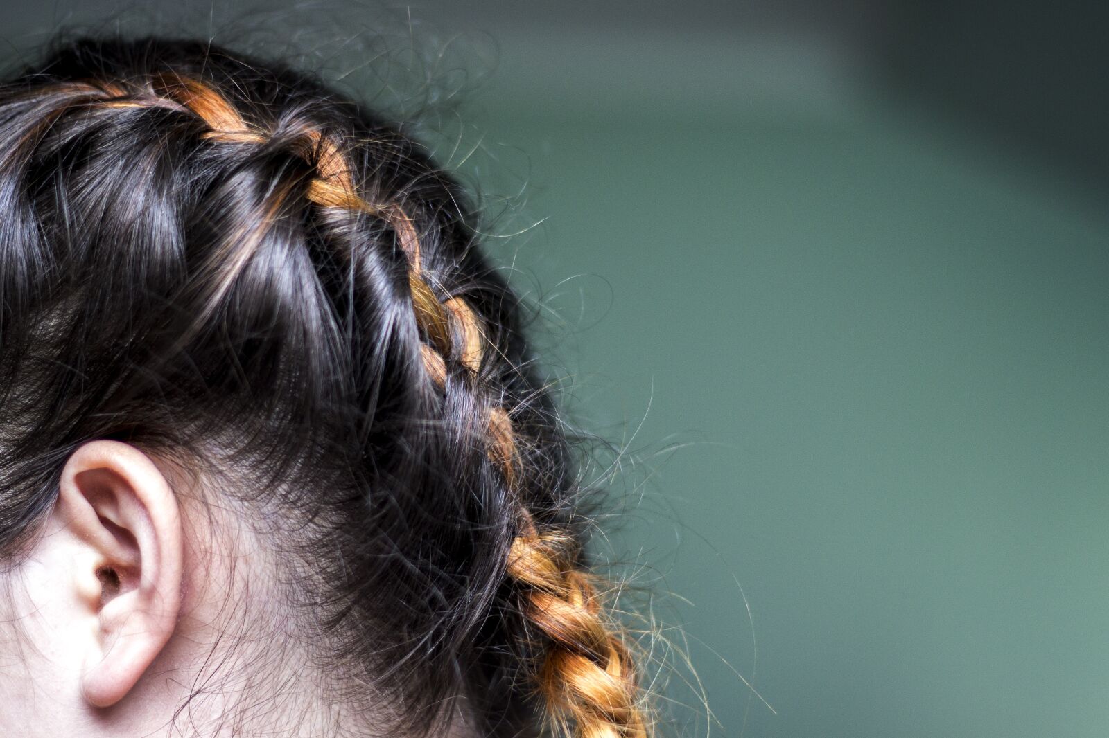 Canon EOS 600D (Rebel EOS T3i / EOS Kiss X5) + Canon EF 50mm F1.8 II sample photo. Hairstyle, braids, plait photography