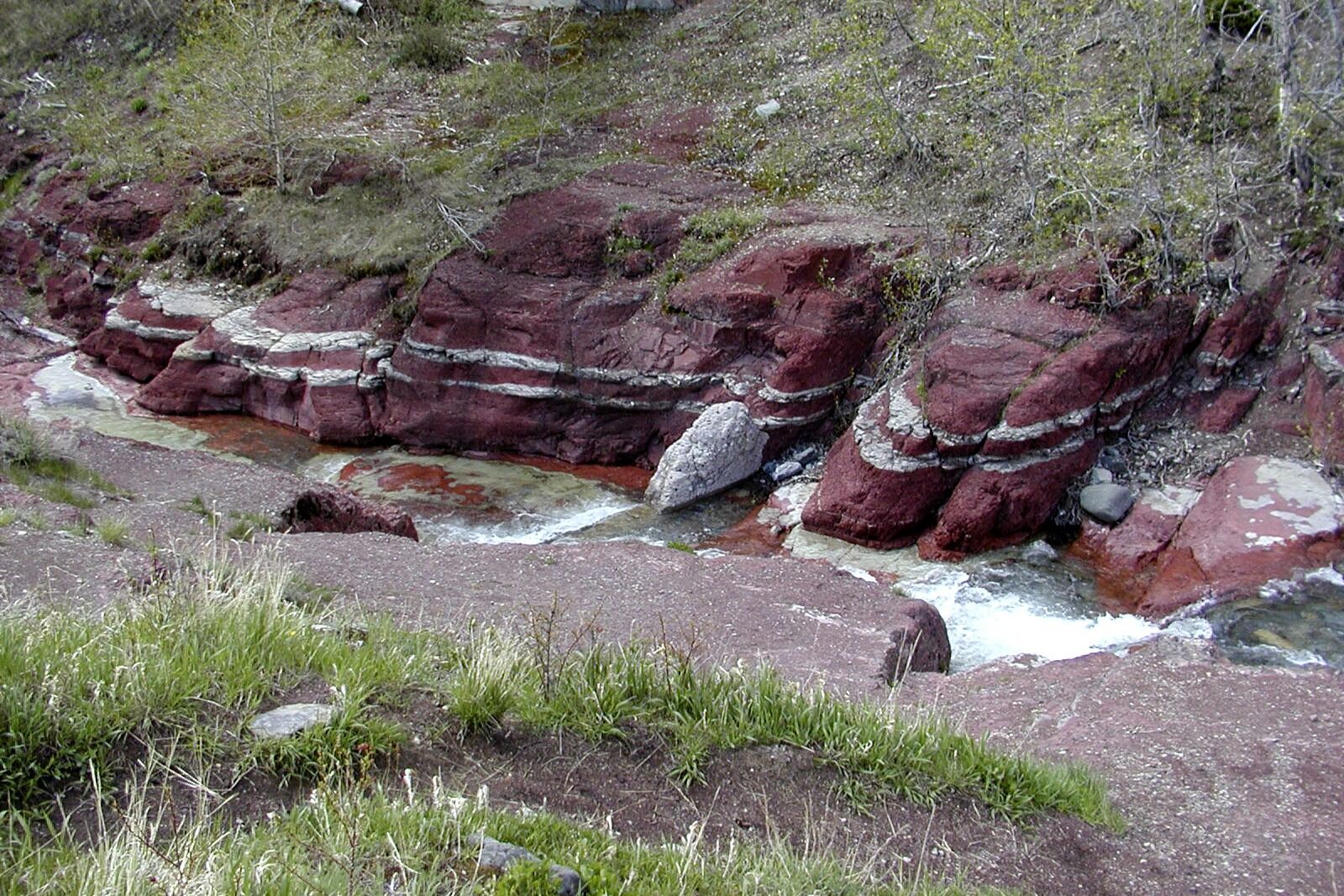 Olympus C2100UZ sample photo. Red cliffs, creek, water photography