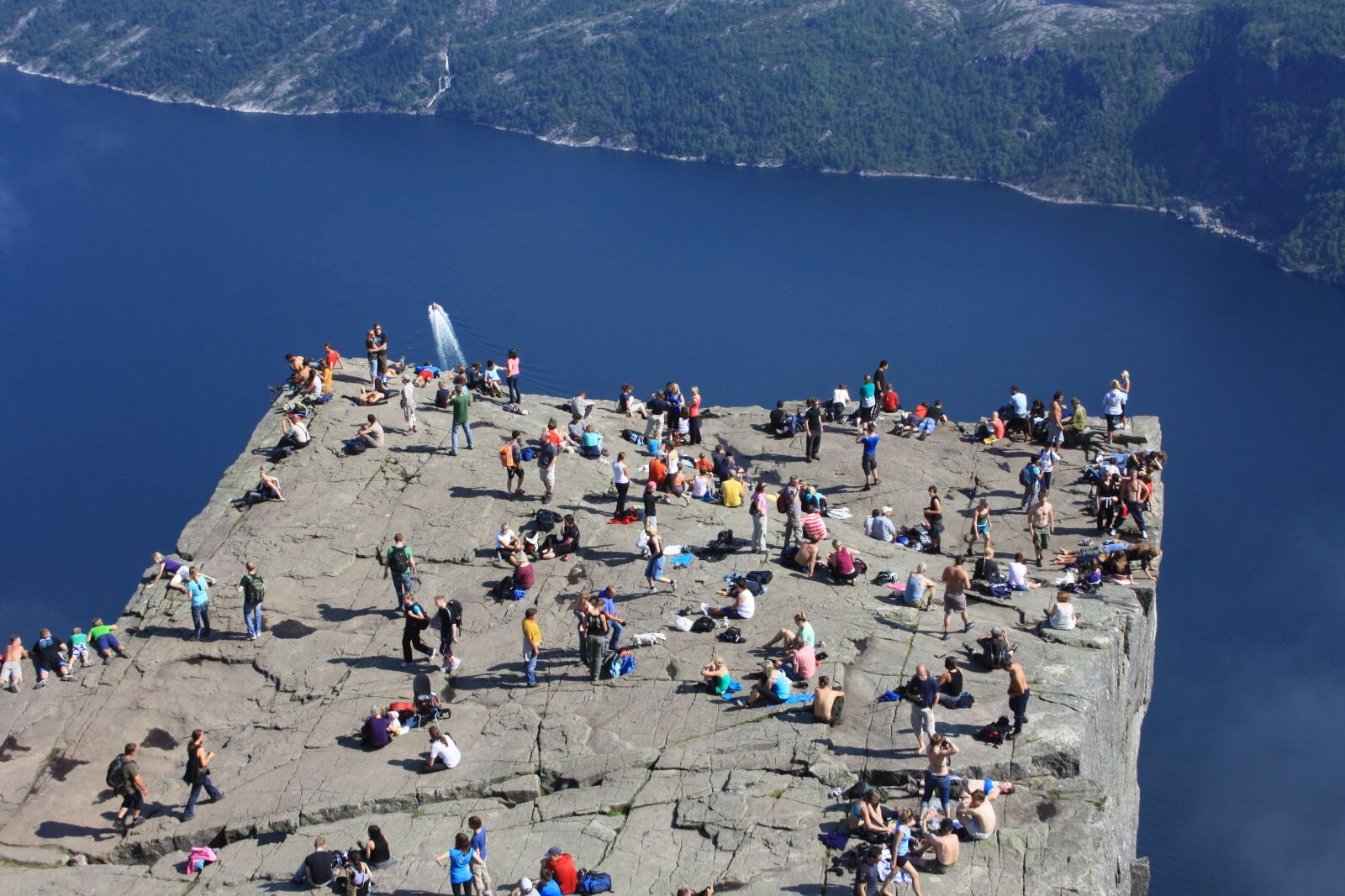 Canon EOS 1000D (EOS Digital Rebel XS / EOS Kiss F) sample photo. Travel, panoramic, mountain photography
