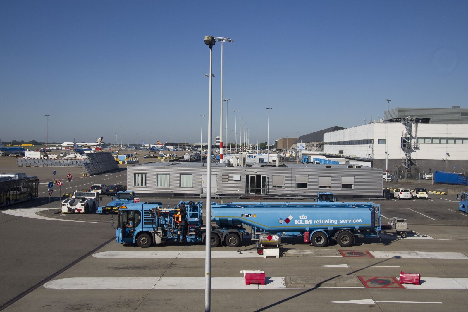 Olympus PEN E-PL1 + Panasonic Lumix G 20mm F1.7 ASPH sample photo. Schiphol, klm, dutch photography