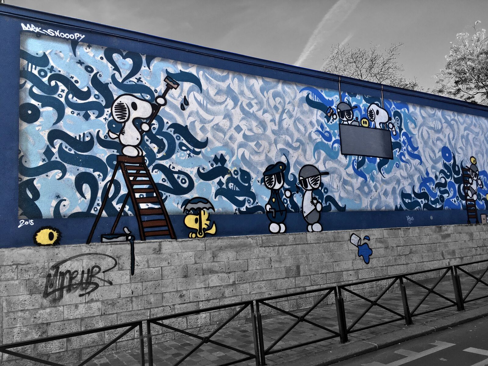 iPhone SE back camera 4.15mm f/2.2 sample photo. Streetart, graffiti, snoopy photography
