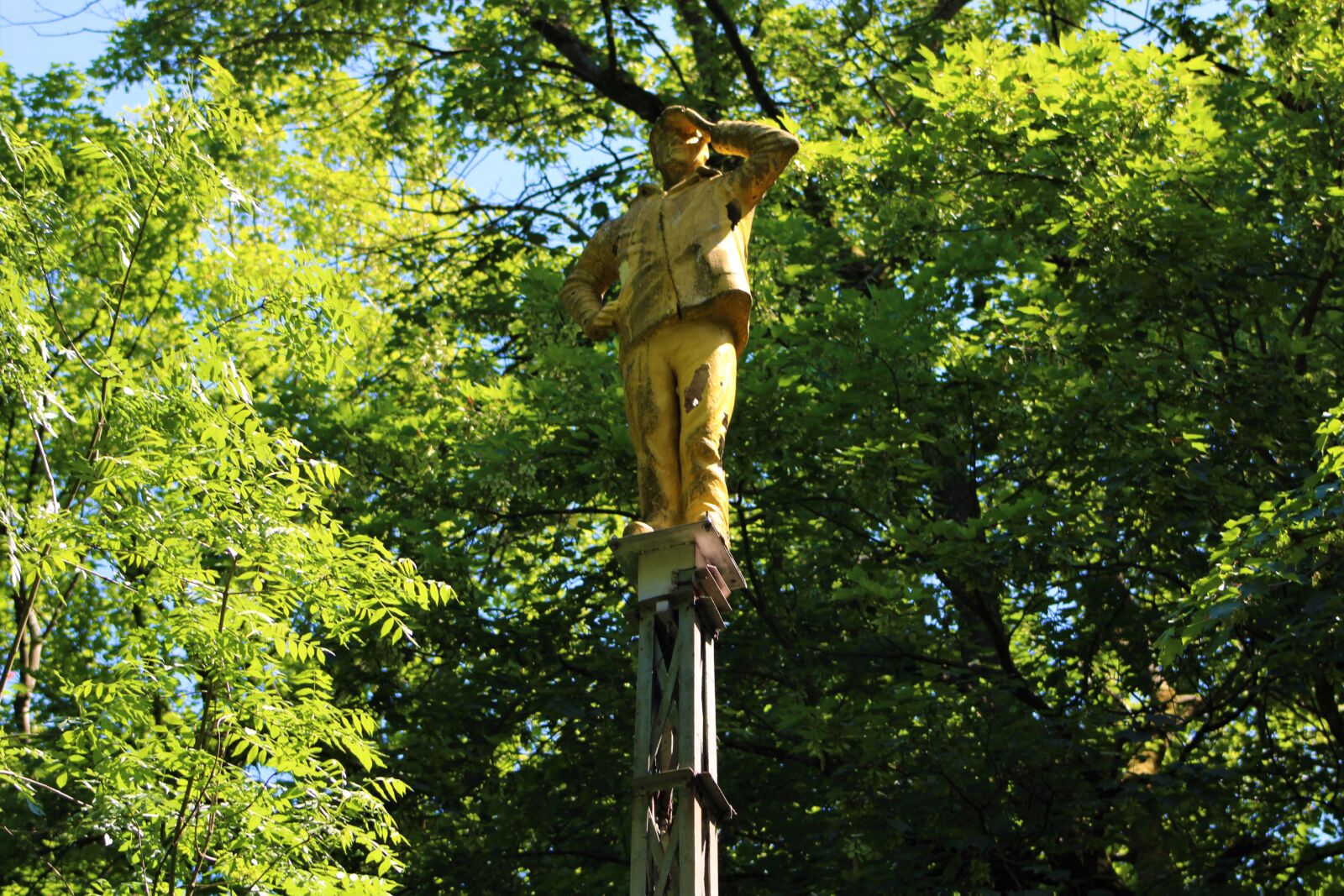 Canon EF75-300mm f/4-5.6 sample photo. Statue, gold, figure photography