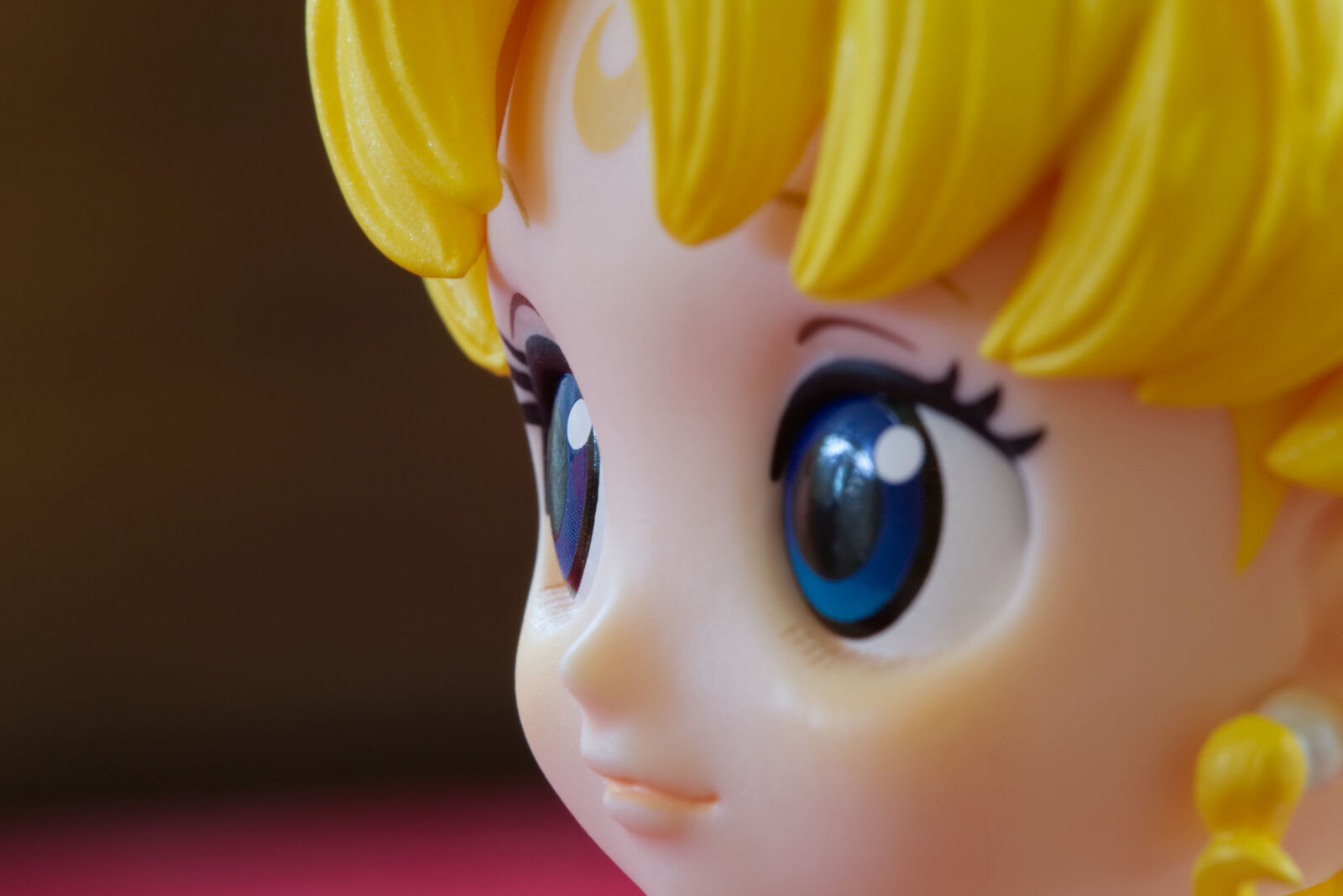Canon EF 100mm F2.8 Macro USM sample photo. Blurred, background, closeup, figurine photography