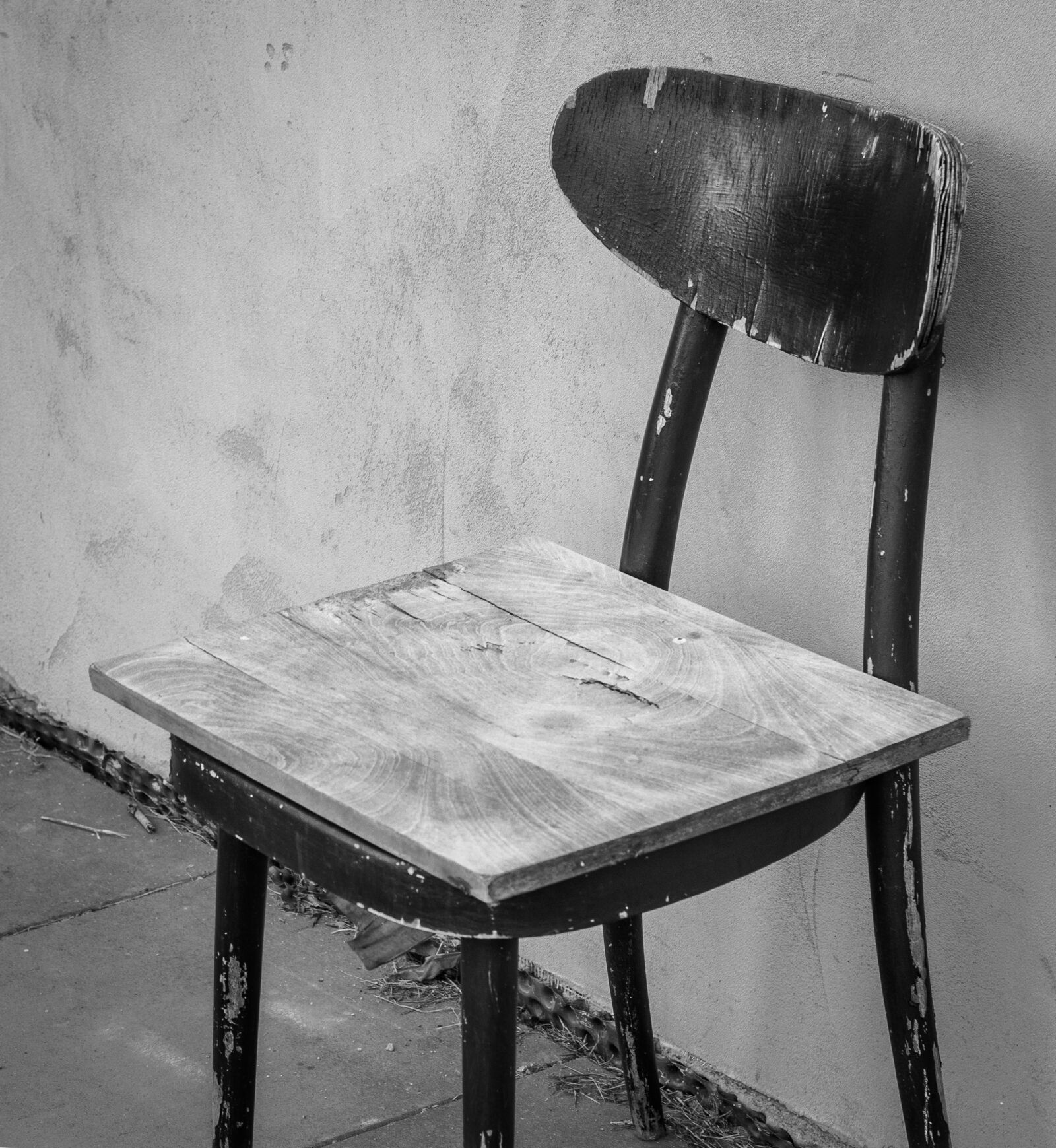 Canon EOS 700D (EOS Rebel T5i / EOS Kiss X7i) + Canon EF 50mm F1.8 STM sample photo. Chair, wall, wood photography
