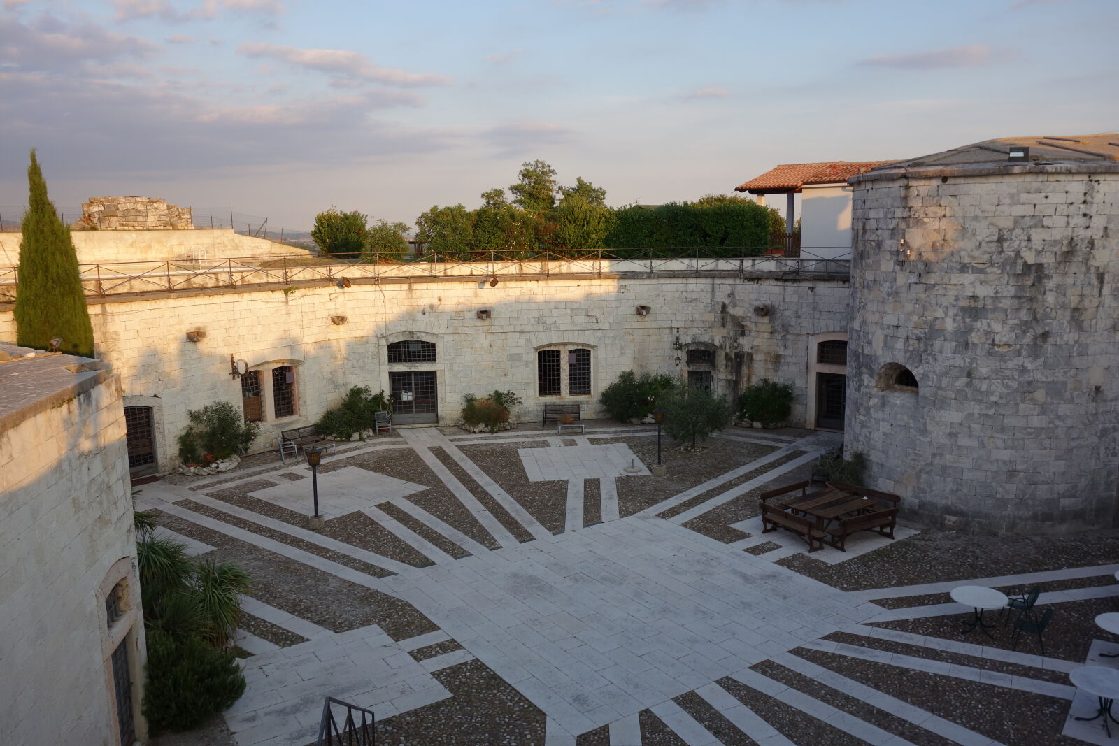 Sony Cyber-shot DSC-RX100 sample photo. Italy, old, castle photography