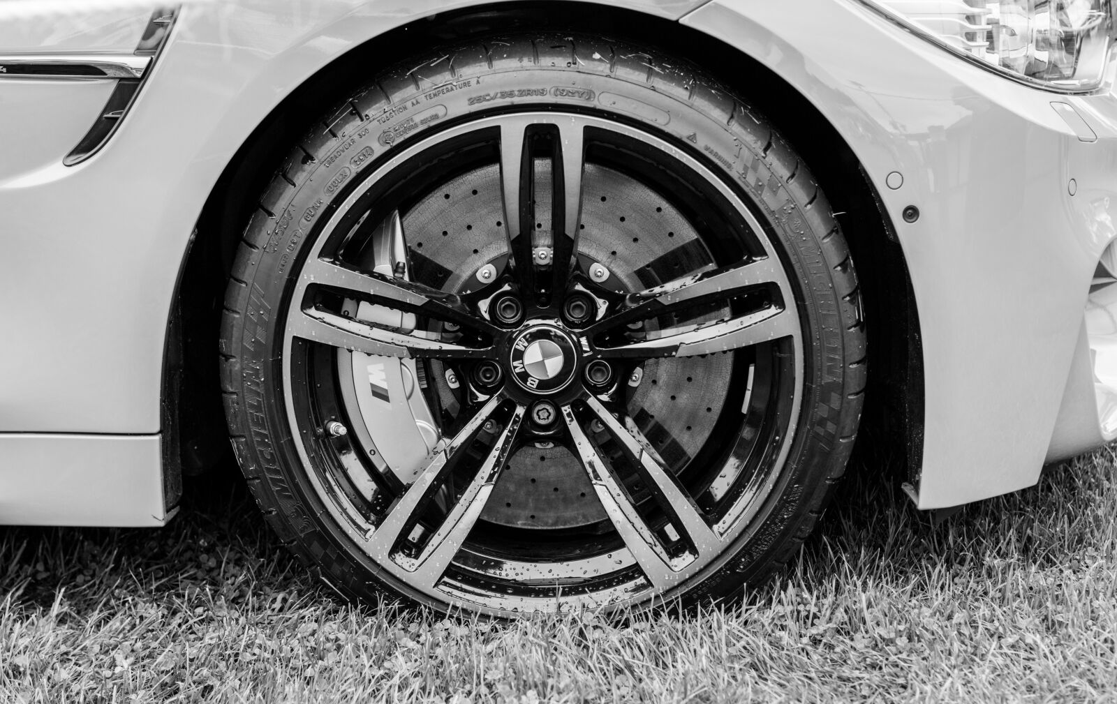 Canon EOS 70D + Canon EF 50mm F1.4 USM sample photo. Wheel, car, vehicle photography