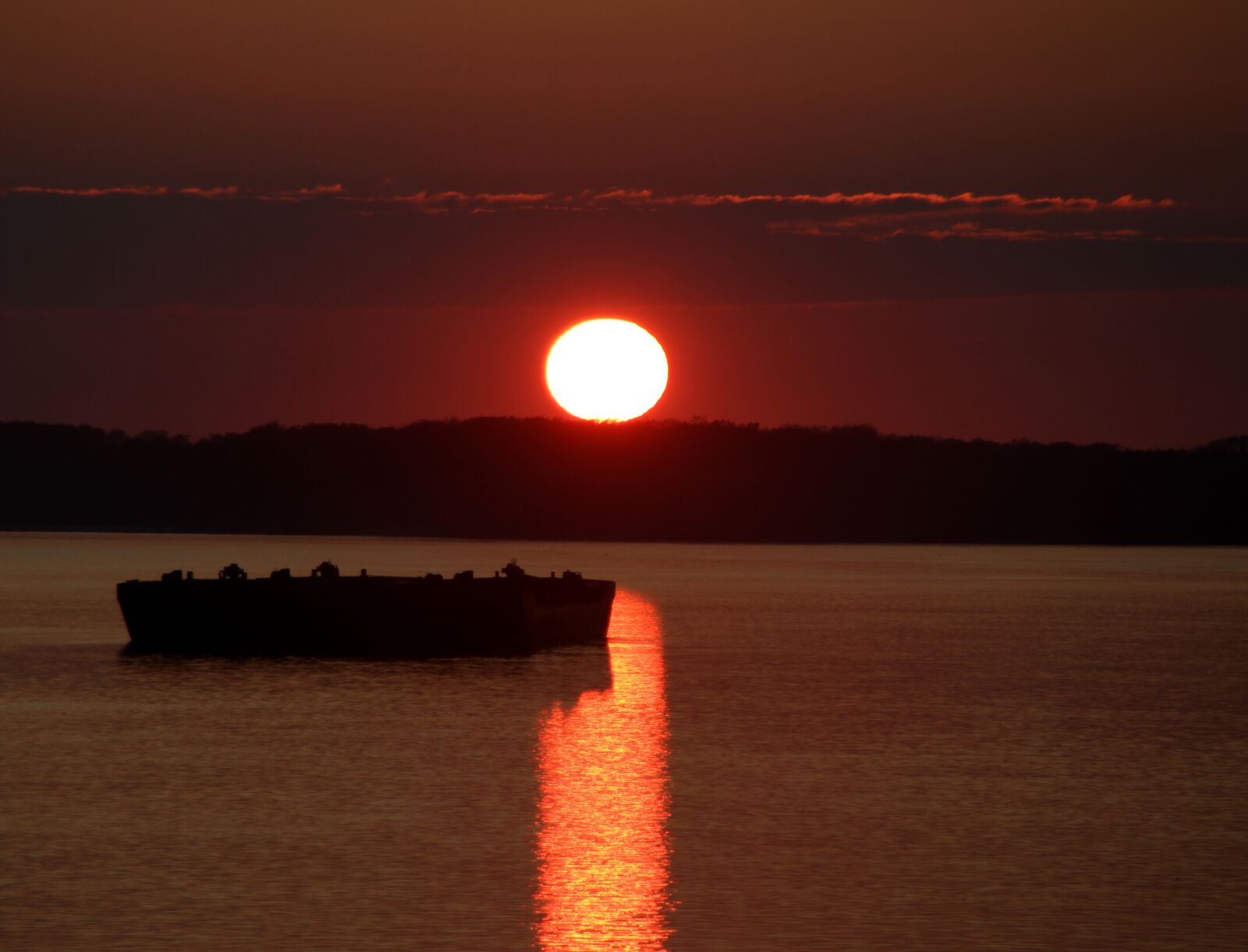Canon EOS 700D (EOS Rebel T5i / EOS Kiss X7i) sample photo. Sunset, steamer, water photography