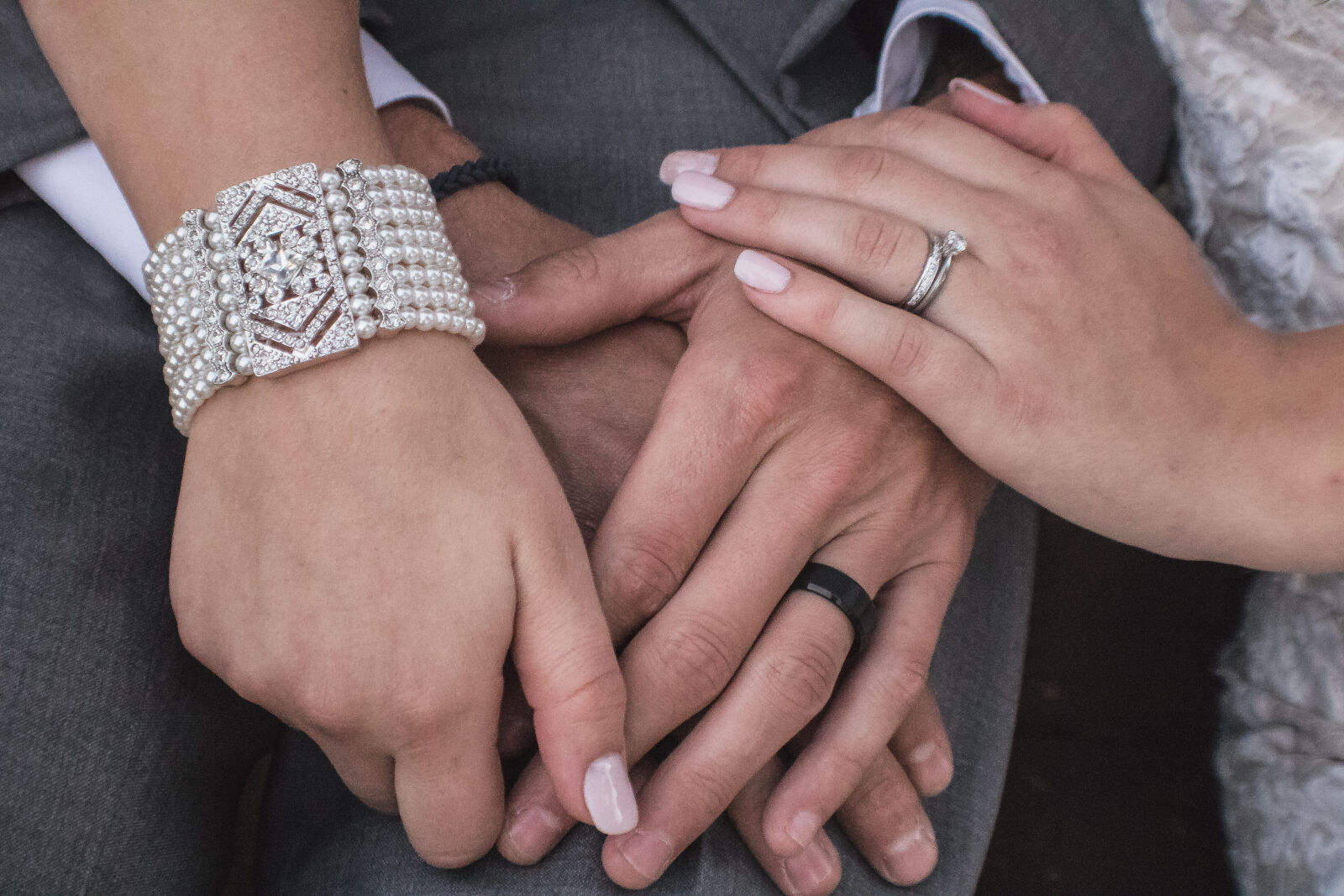 Canon EOS 750D (EOS Rebel T6i / EOS Kiss X8i) sample photo. Hands, holding, hands, love photography
