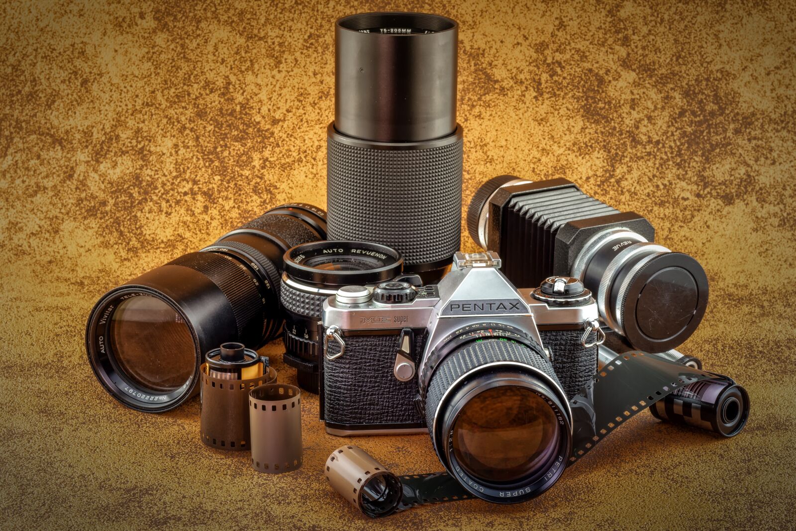 Canon EF 50mm F1.8 STM sample photo. Lenses, analog, old photography