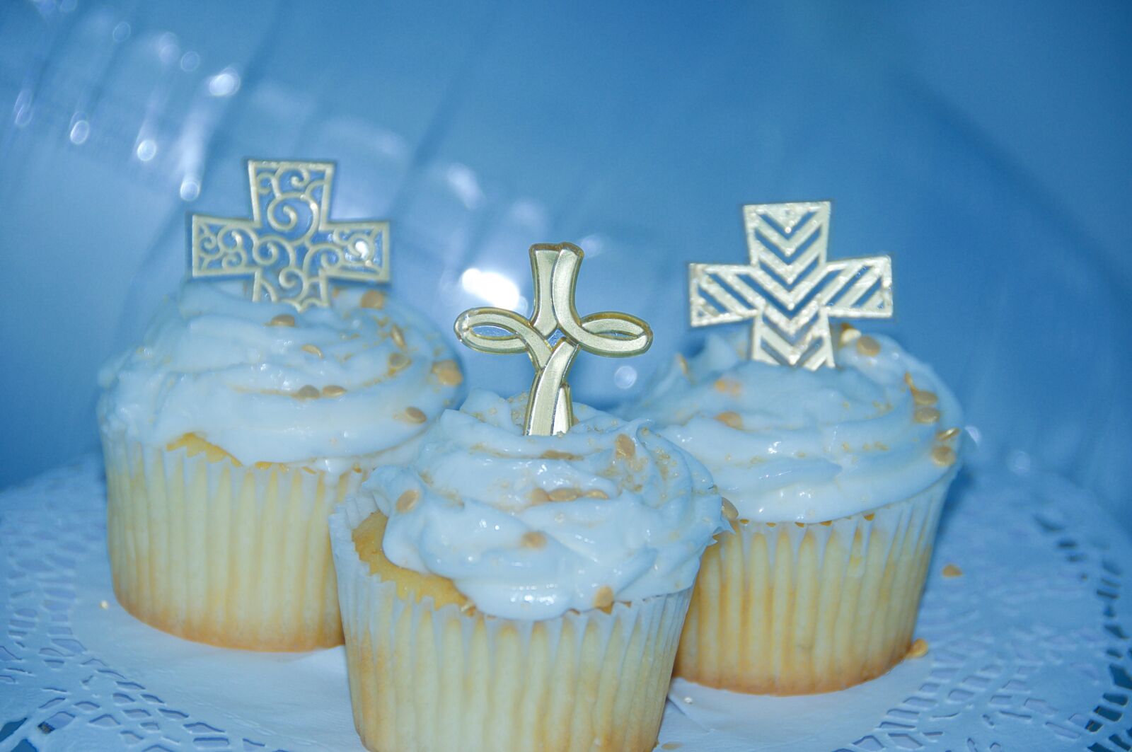 Nikon D90 sample photo. Cupcakes, cross, baptism photography