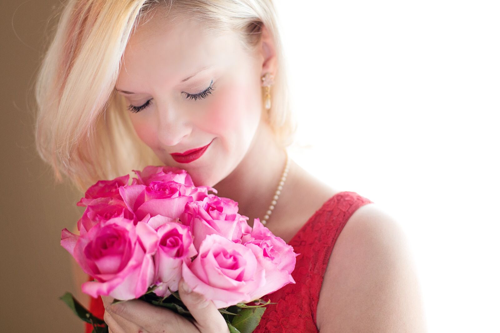 Canon EF 50mm F1.4 USM sample photo. Beautiful woman, blonde, roses photography