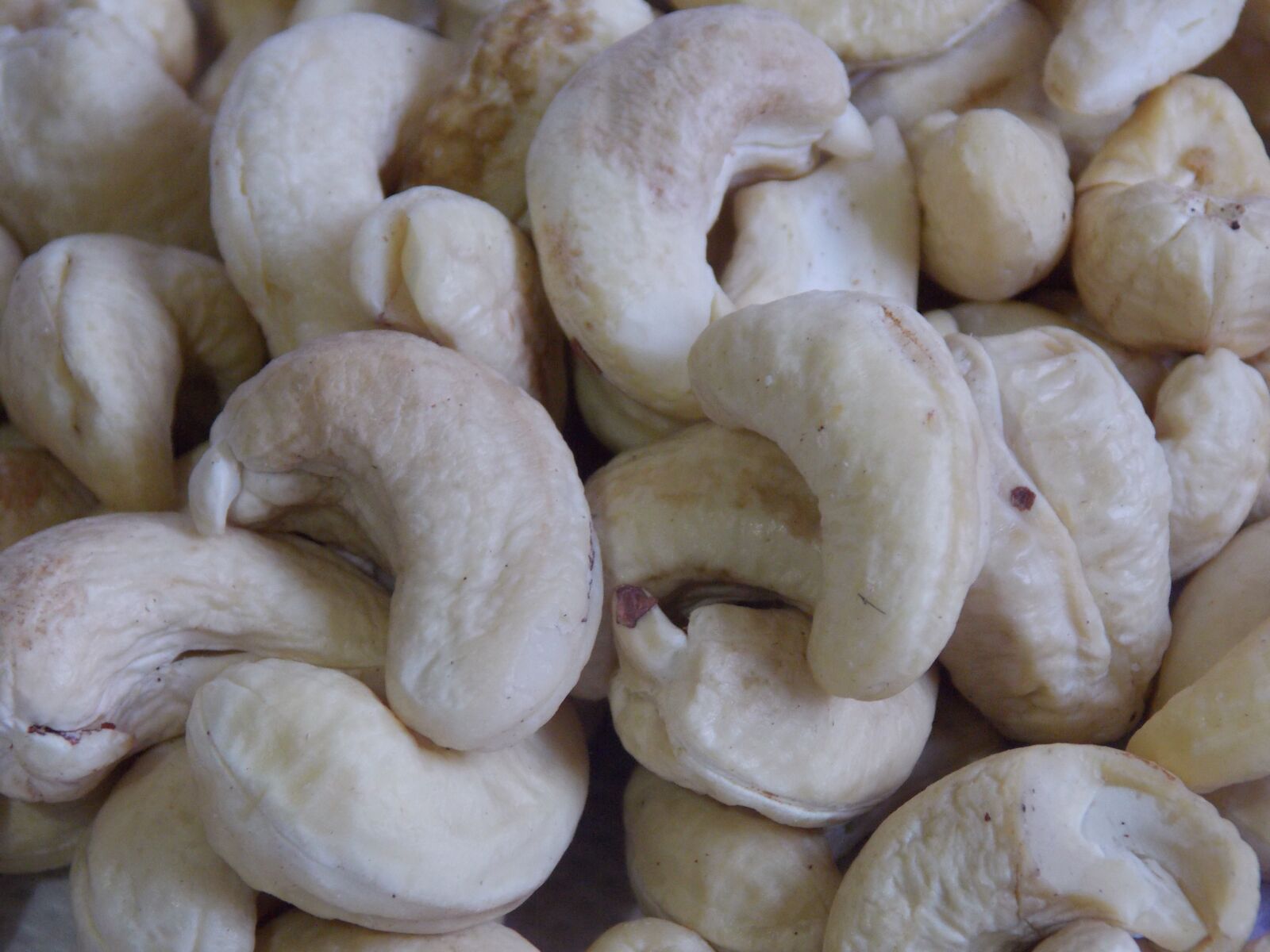 Nikon Coolpix L810 sample photo. Cashew, nut, white photography