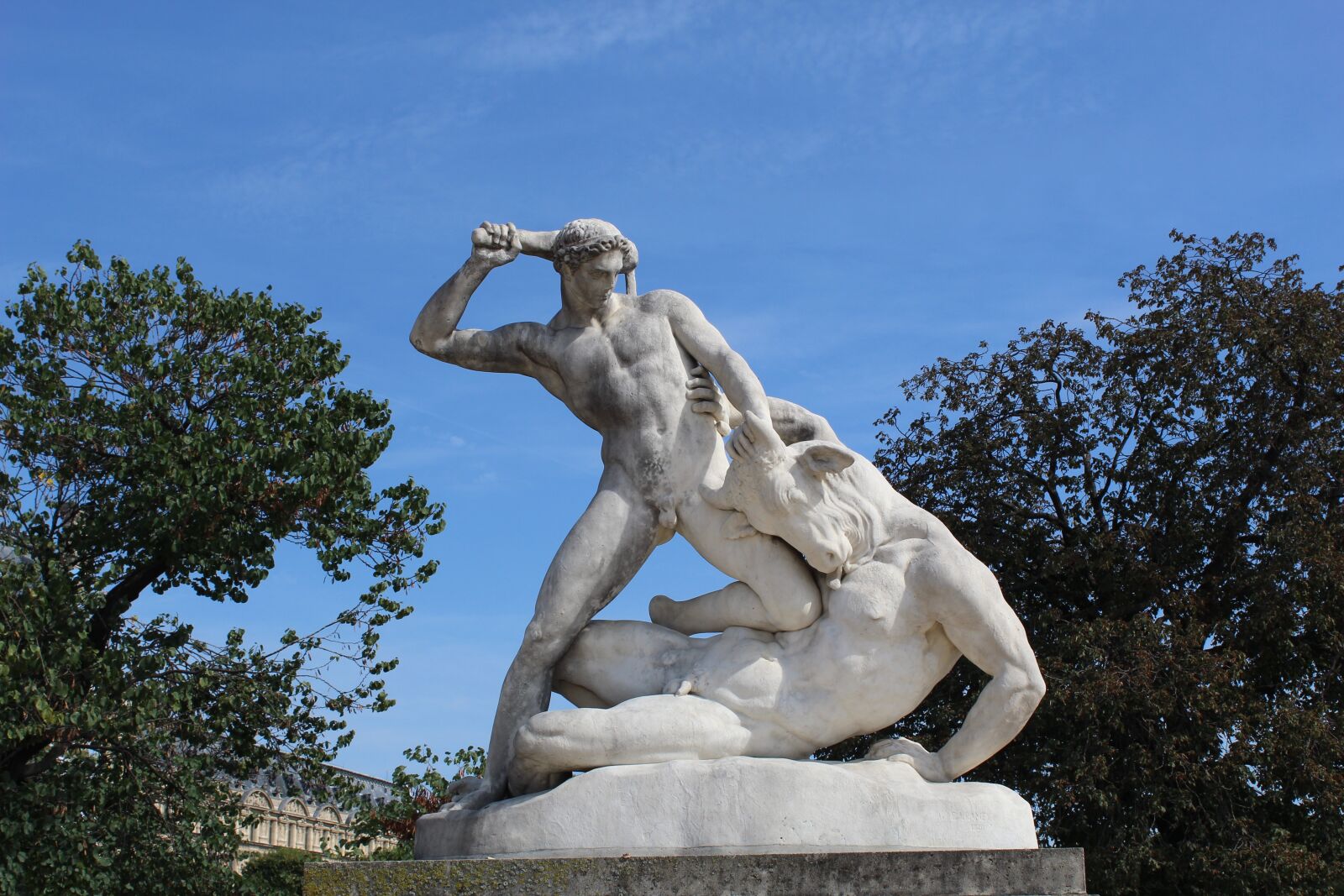 Canon EOS 600D (Rebel EOS T3i / EOS Kiss X5) sample photo. Statue, theseus, minotaur photography