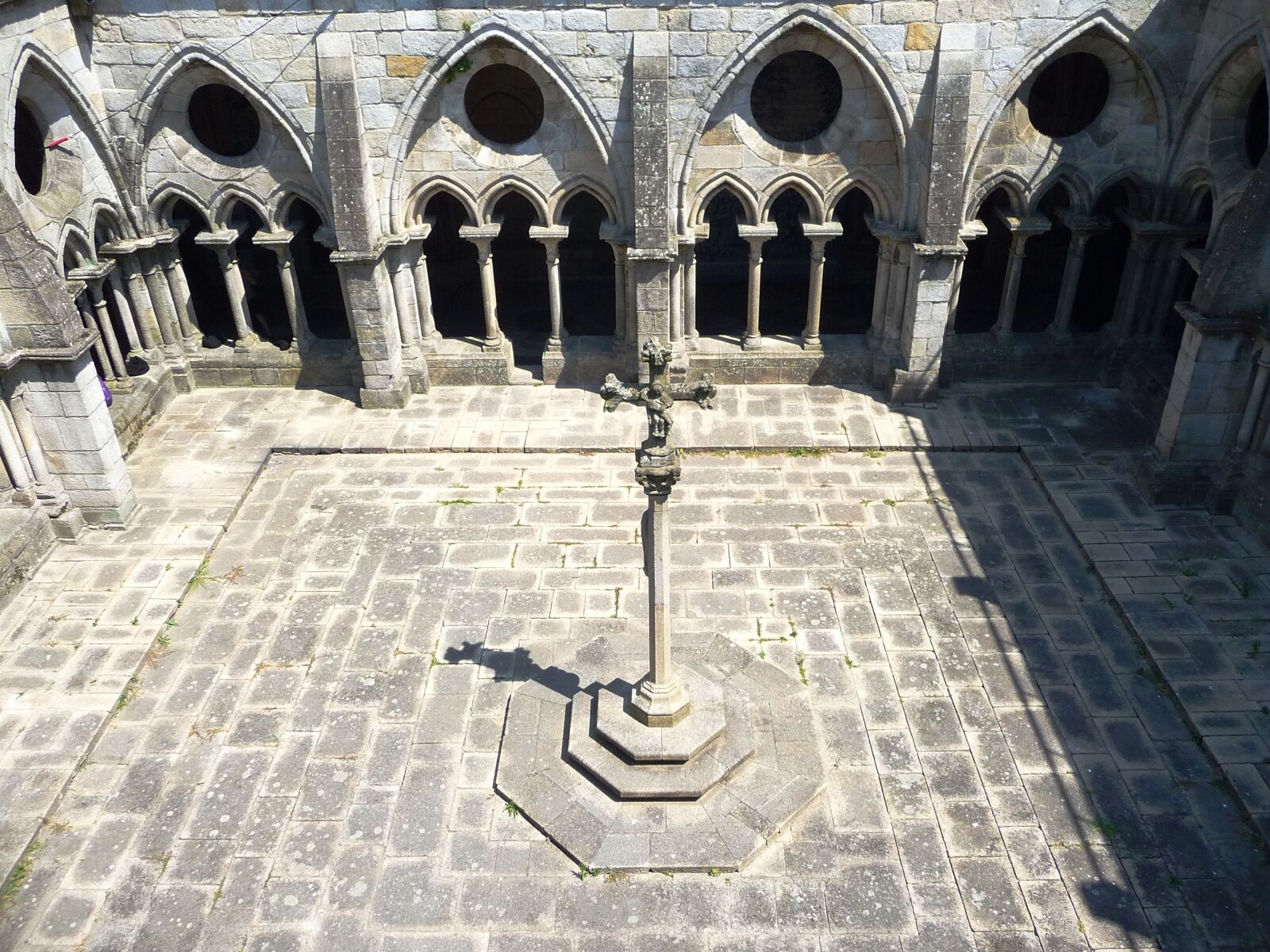 Panasonic Lumix DMC-TZ5 sample photo. Cloister, cathedral, church photography