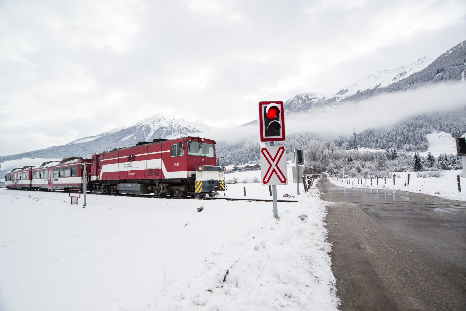 Nikon D610 sample photo. Train, winter, travel photography