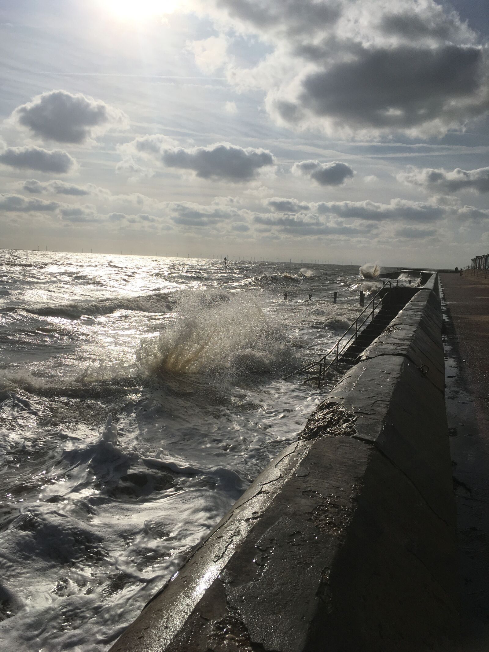 iPhone SE back camera 4.15mm f/2.2 sample photo. Sea, ocean, waves photography