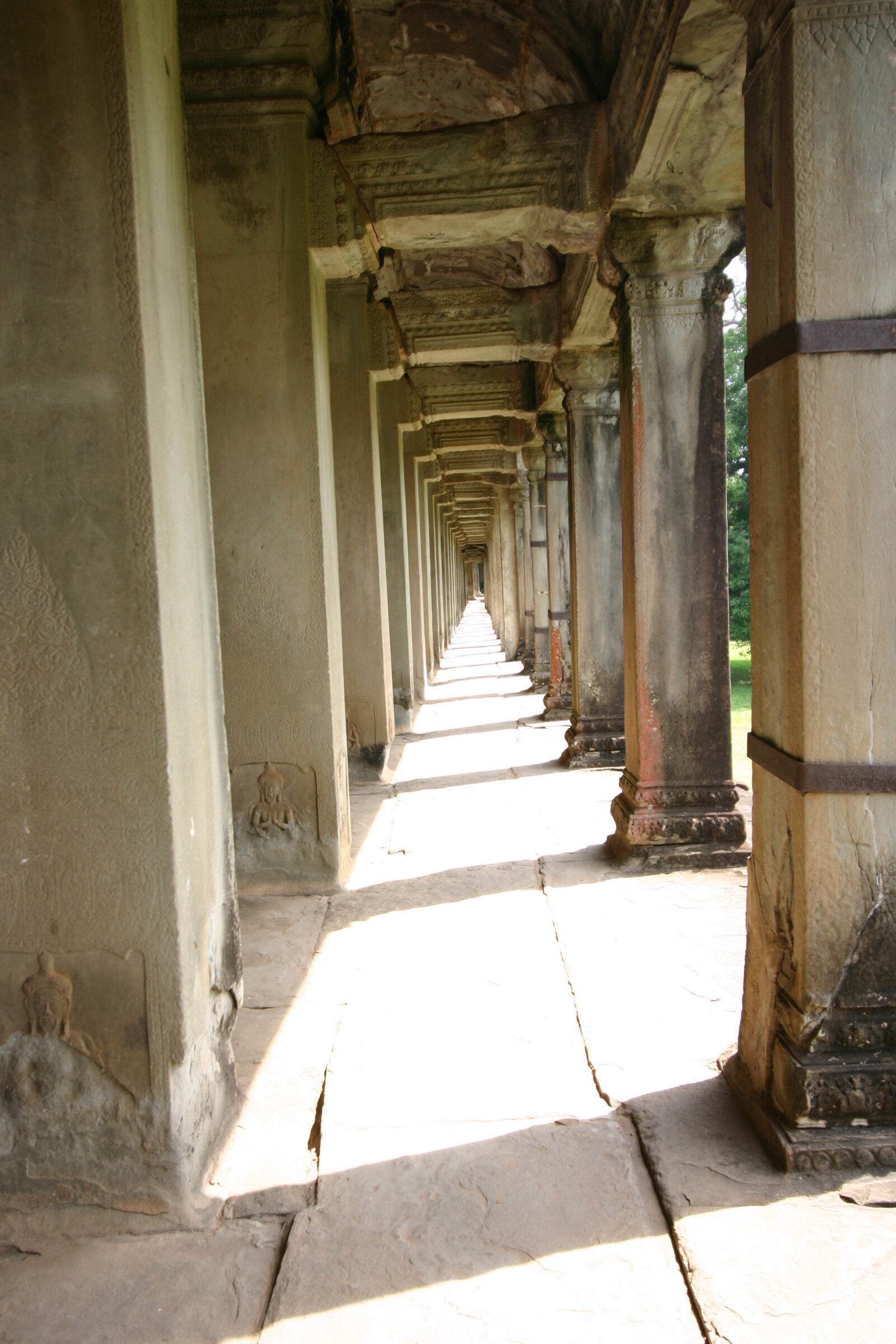 Canon EOS 300D (EOS Digital Rebel / EOS Kiss Digital) sample photo. Angkor, wat photography