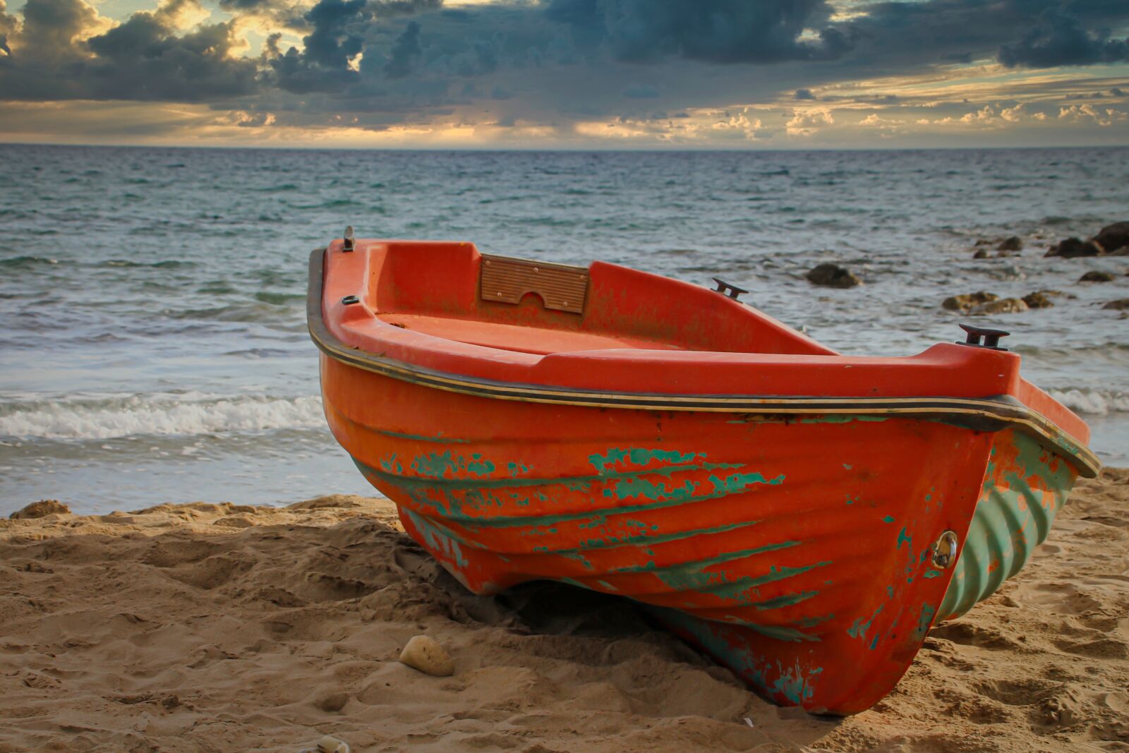 Canon EOS 650D (EOS Rebel T4i / EOS Kiss X6i) sample photo. Boat, beach, sea photography
