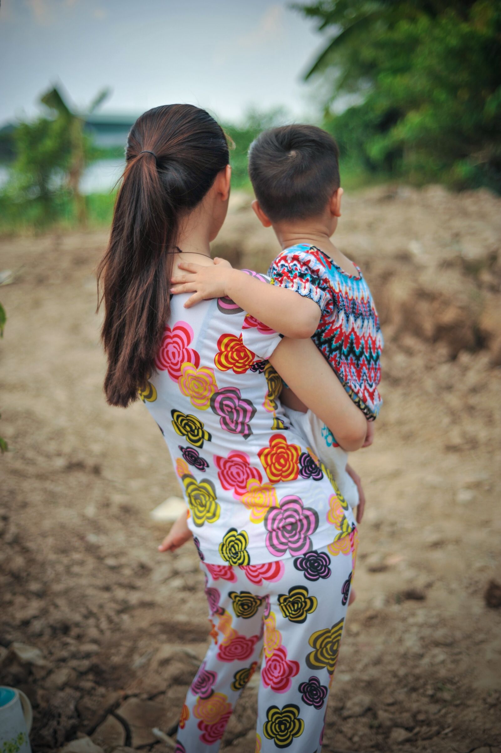 Nikon D700 sample photo. Waiting, women, together photography