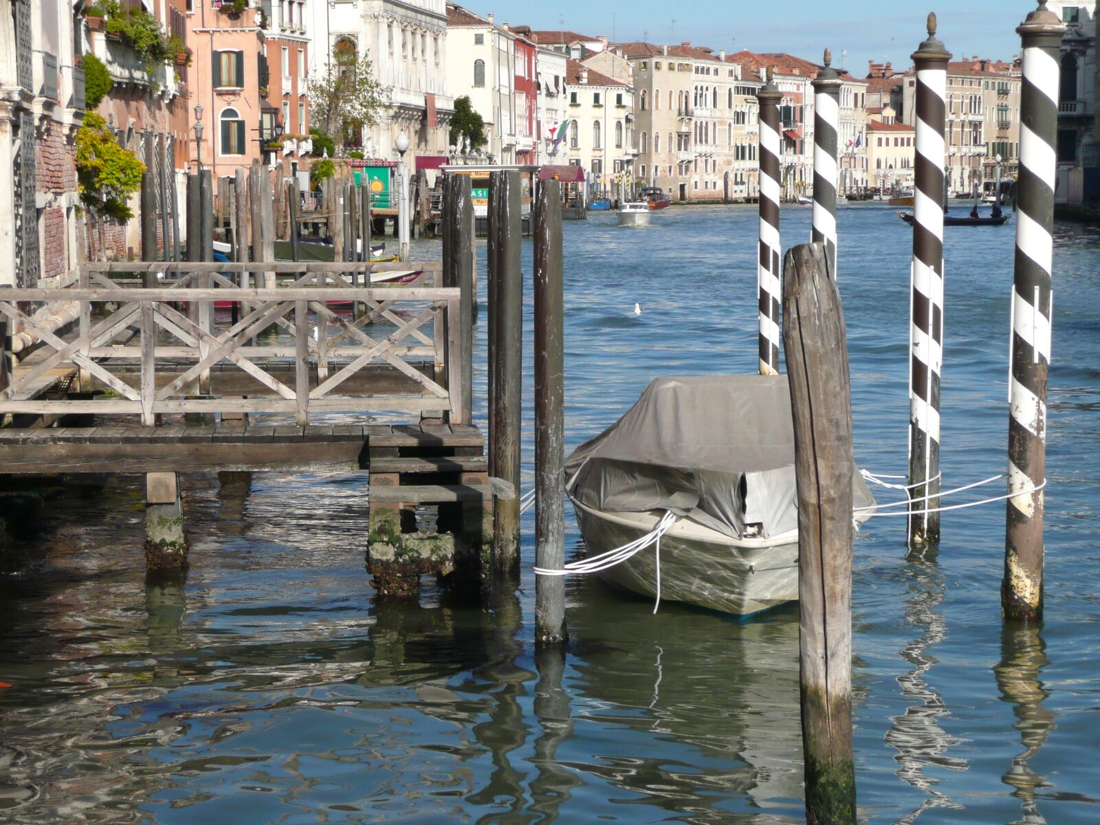 Panasonic DMC-TZ3 sample photo. Venice, canal, boat photography