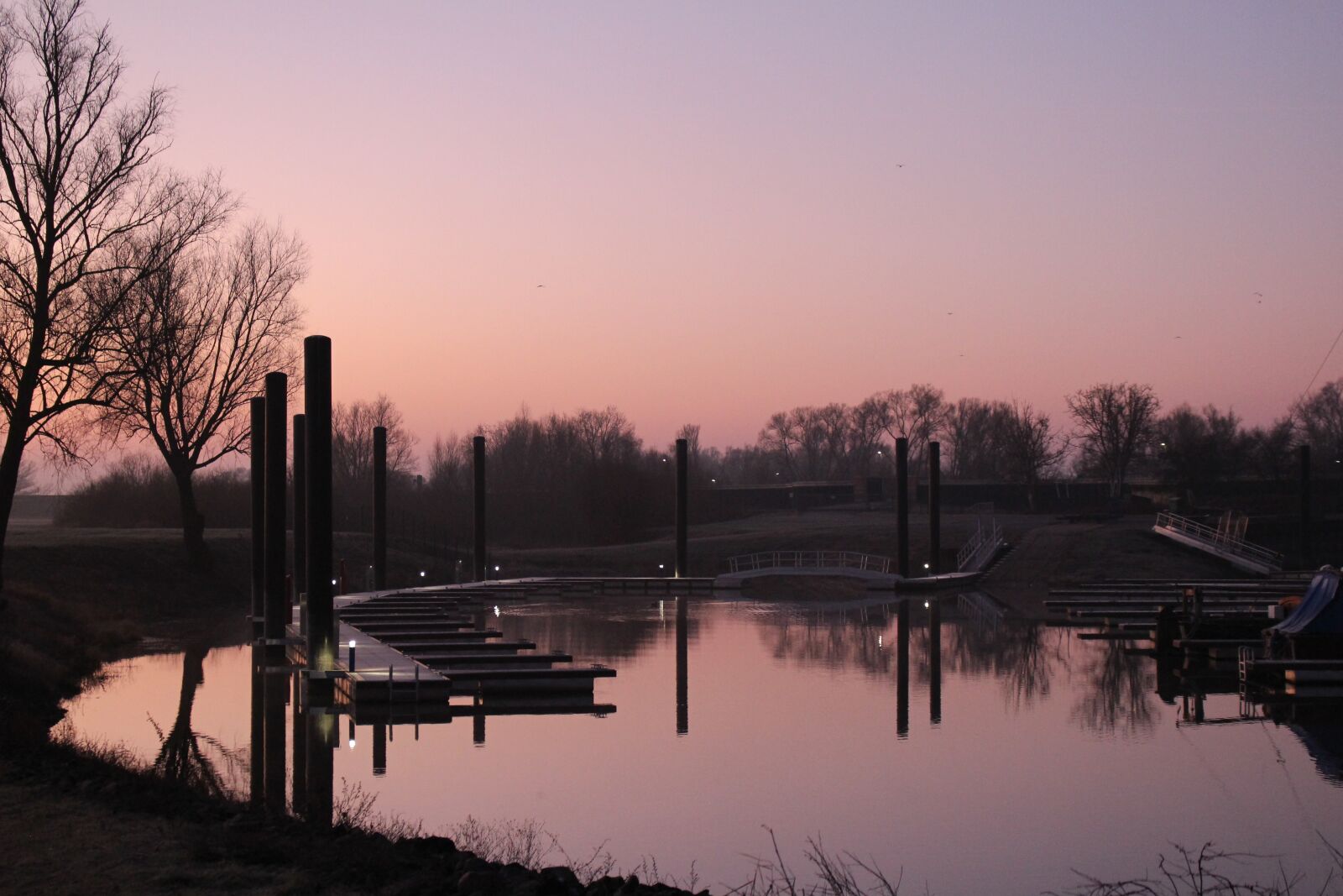 Canon EOS 100D (EOS Rebel SL1 / EOS Kiss X7) sample photo. Hitzacker, marina, sunrise photography