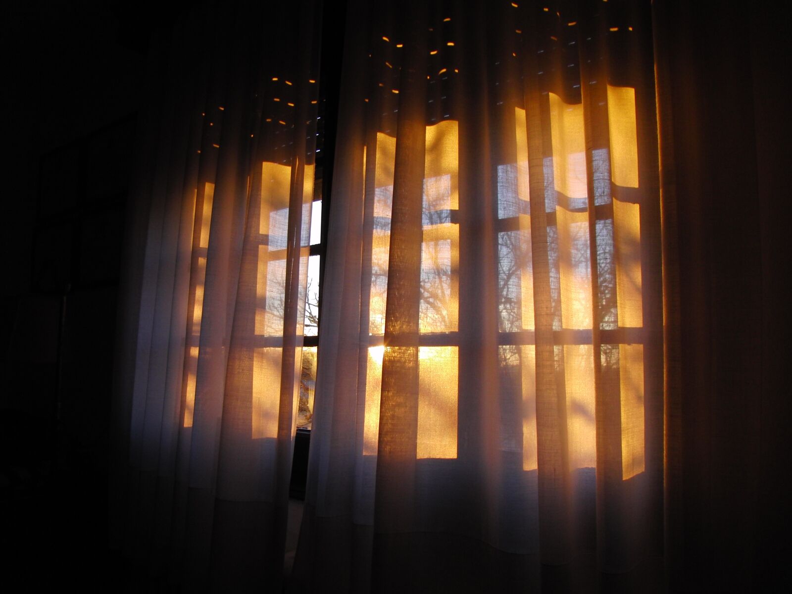 CASIO EX-FH20 sample photo. Dawn, window, curtain photography