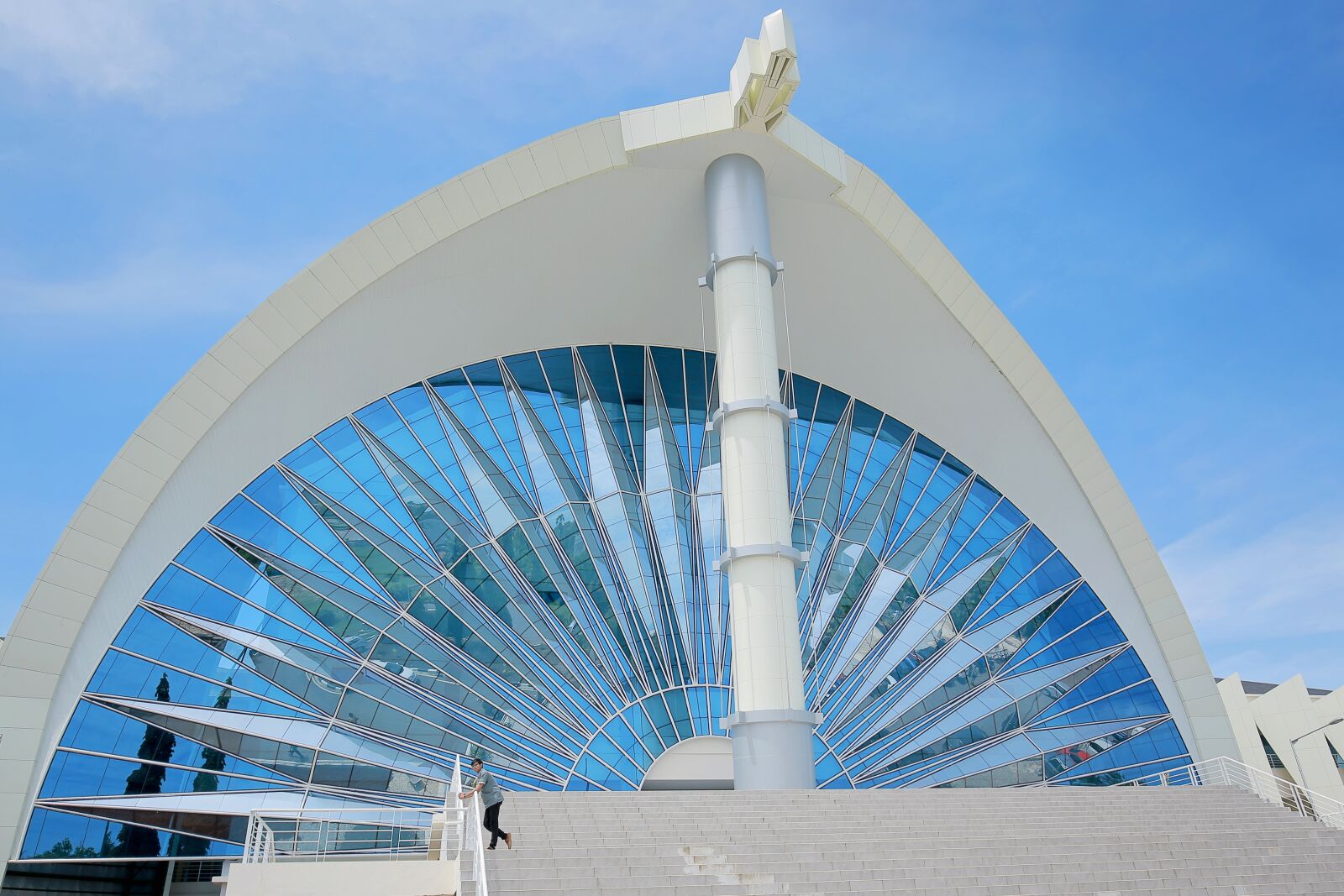 Canon EF 16-35mm F4L IS USM sample photo. Sky, architecture, outdoors photography