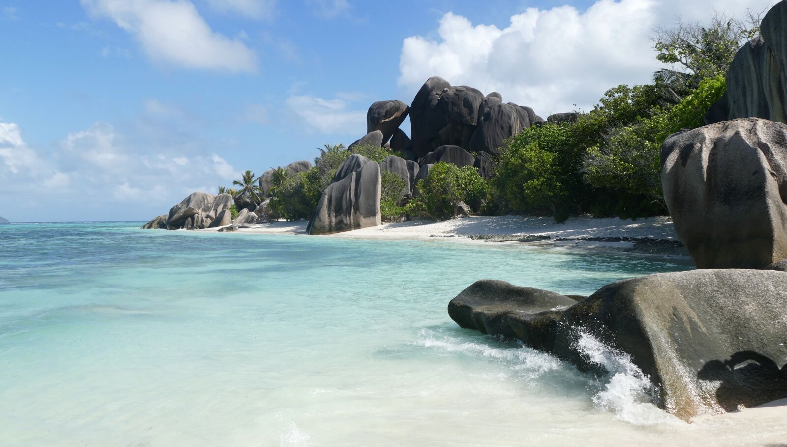 Panasonic Lumix DMC-FZ1000 sample photo. Seychelles, beach, sea photography