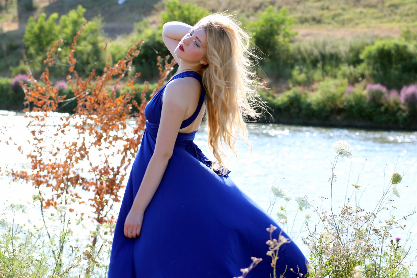 Canon EOS 700D (EOS Rebel T5i / EOS Kiss X7i) + Canon EF 85mm F1.8 USM sample photo. Girl, dress, blue photography