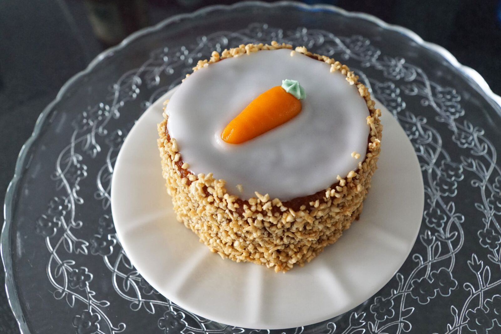 Sony ILCA-77M2 + Sony DT 16-50mm F2.8 SSM sample photo. Cake, carrot, marzipan photography