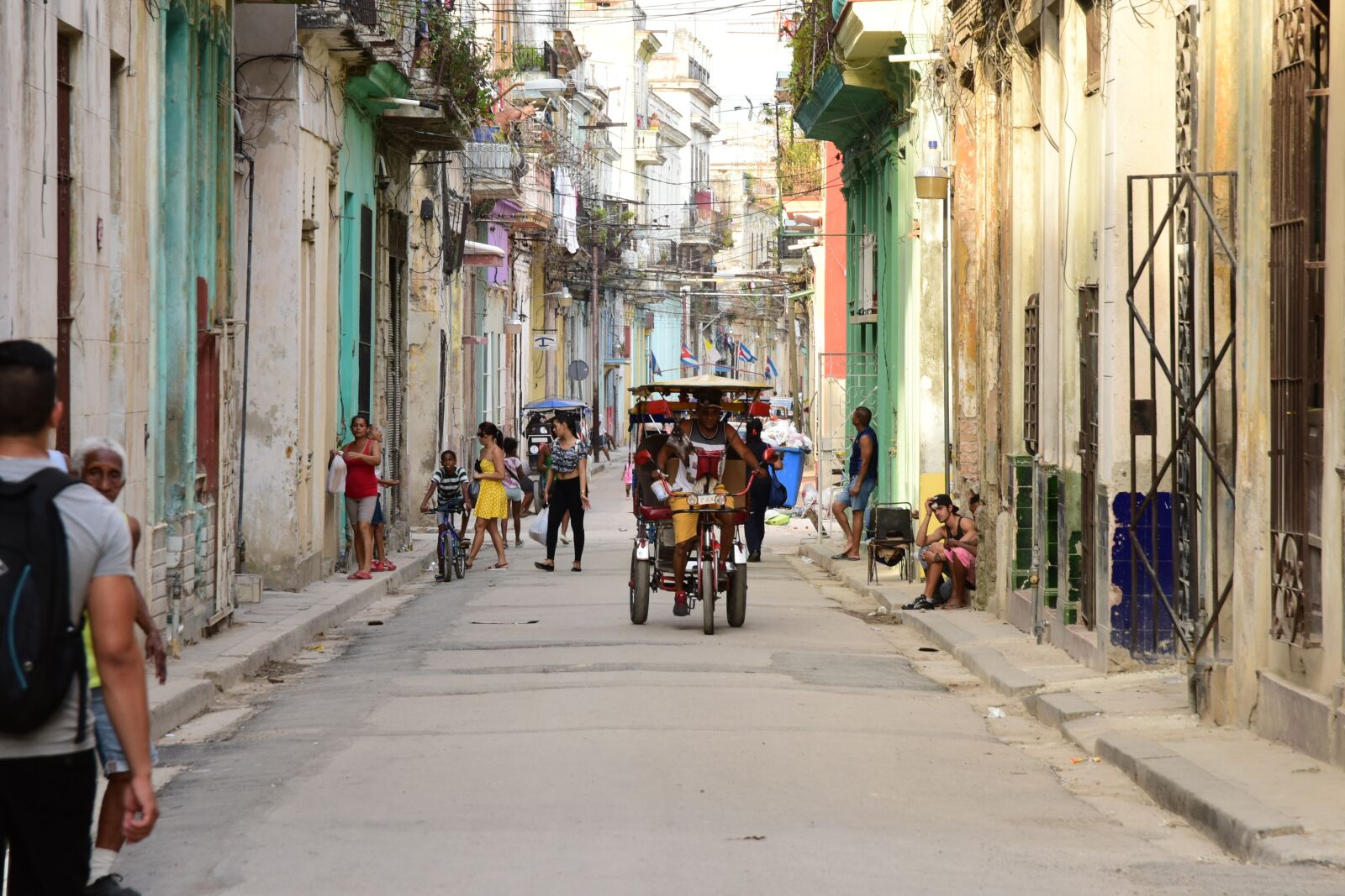 Nikon D810 sample photo. Havana, back, street photography