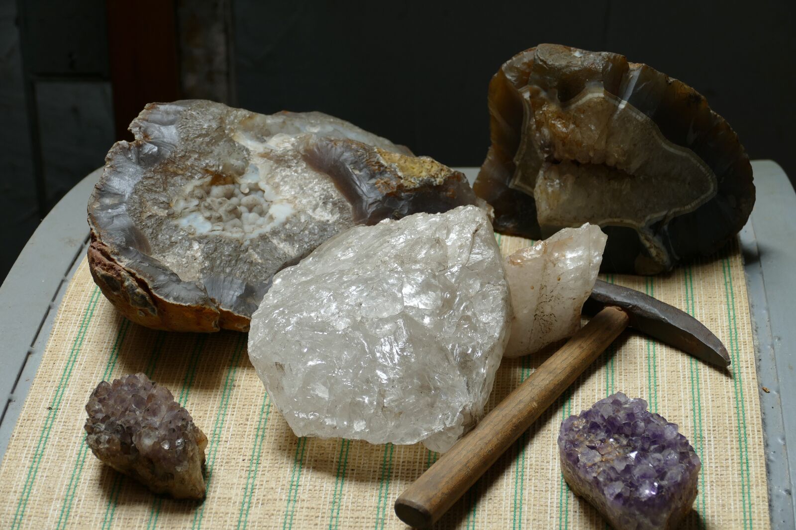 Panasonic Lumix DMC-FZ1000 sample photo. Gemstone, stone, mining photography