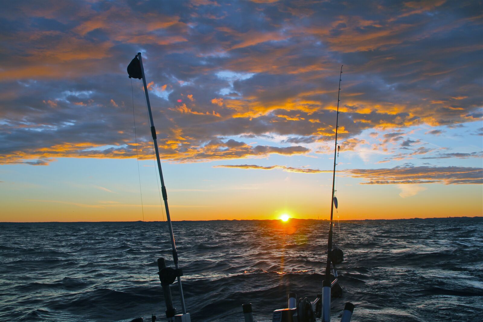 Canon EOS 550D (EOS Rebel T2i / EOS Kiss X4) sample photo. Morning fishing, fishing, sunrise photography