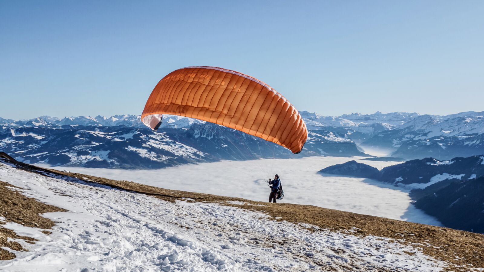 Sony DT 18-135mm F3.5-5.6 SAM sample photo. Paraglider, paragliding, flying photography