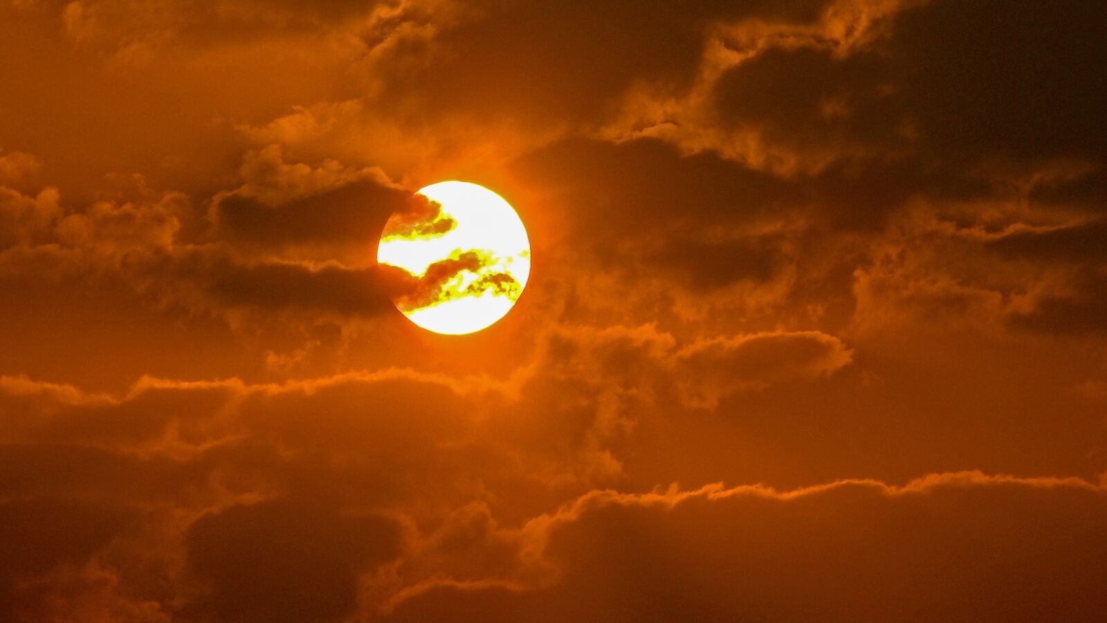 Nikon Coolpix P900 sample photo. Sky, sun, evening photography