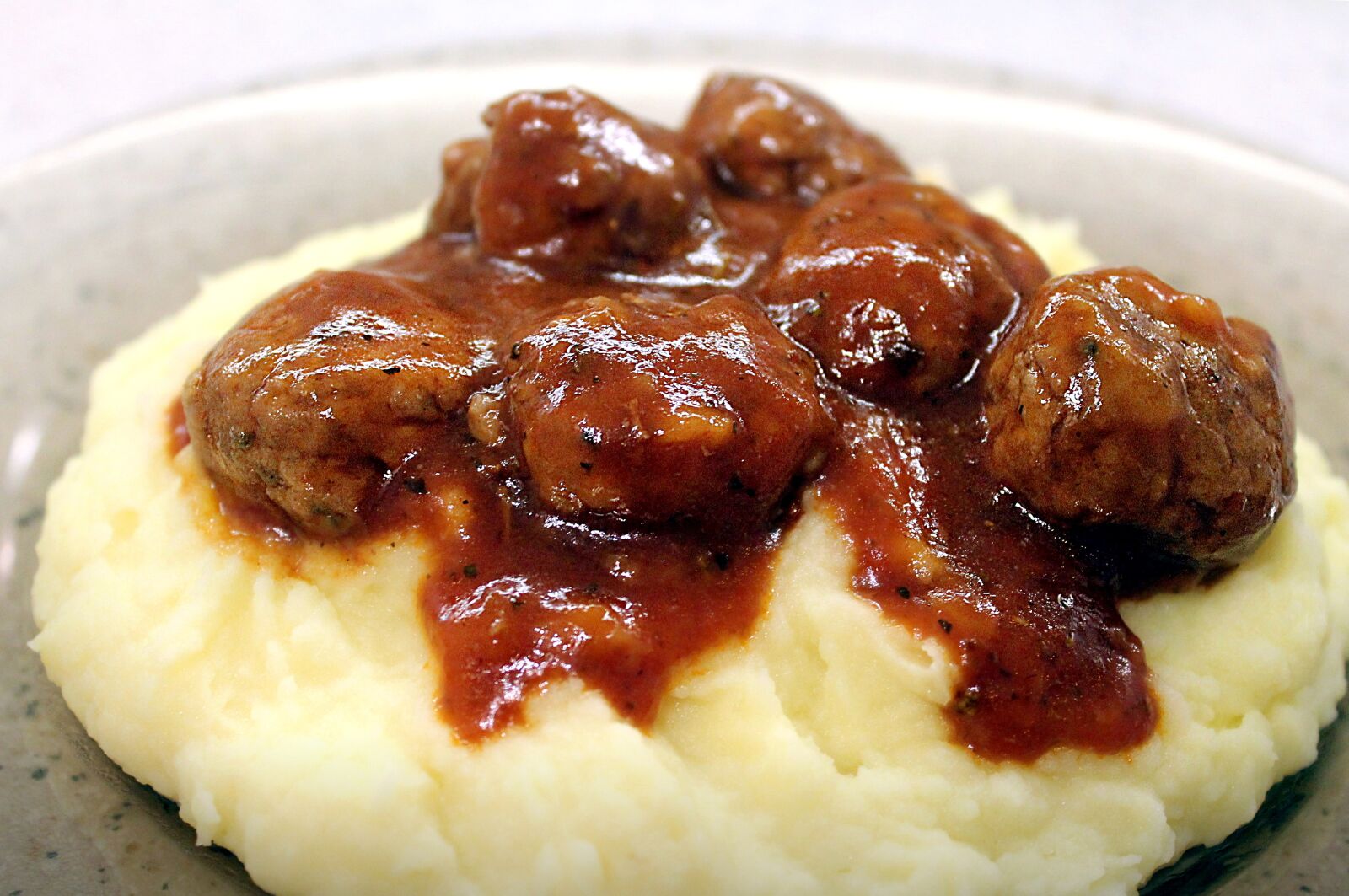 Canon EOS 1100D (EOS Rebel T3 / EOS Kiss X50) sample photo. Meatballs, gravy, puree photography