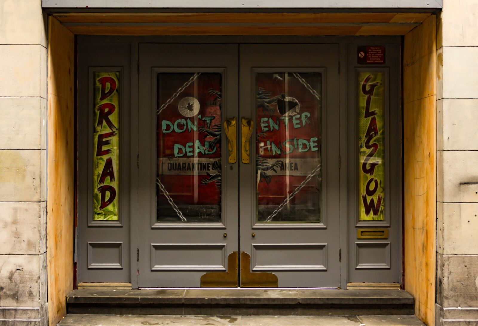 Canon EOS 4000D (EOS Rebel T100 / EOS 3000D) sample photo. Doorway, entrance, closed photography