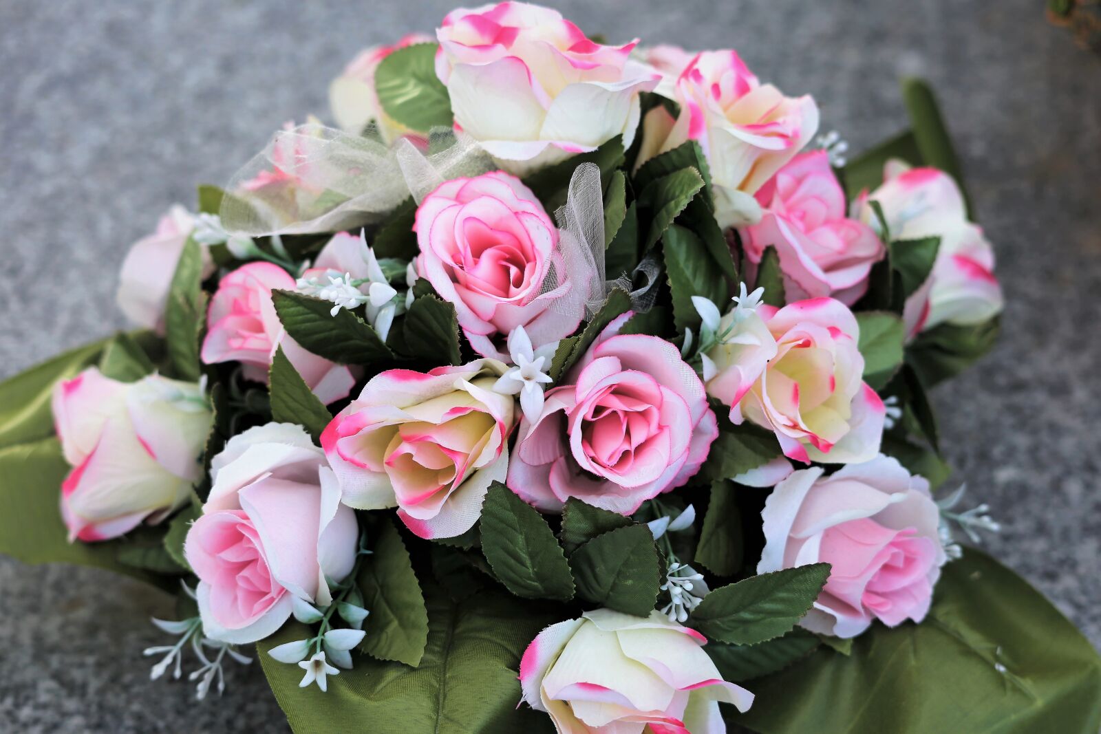 Canon EOS 6D sample photo. Colorful artificial roses, arrangement photography