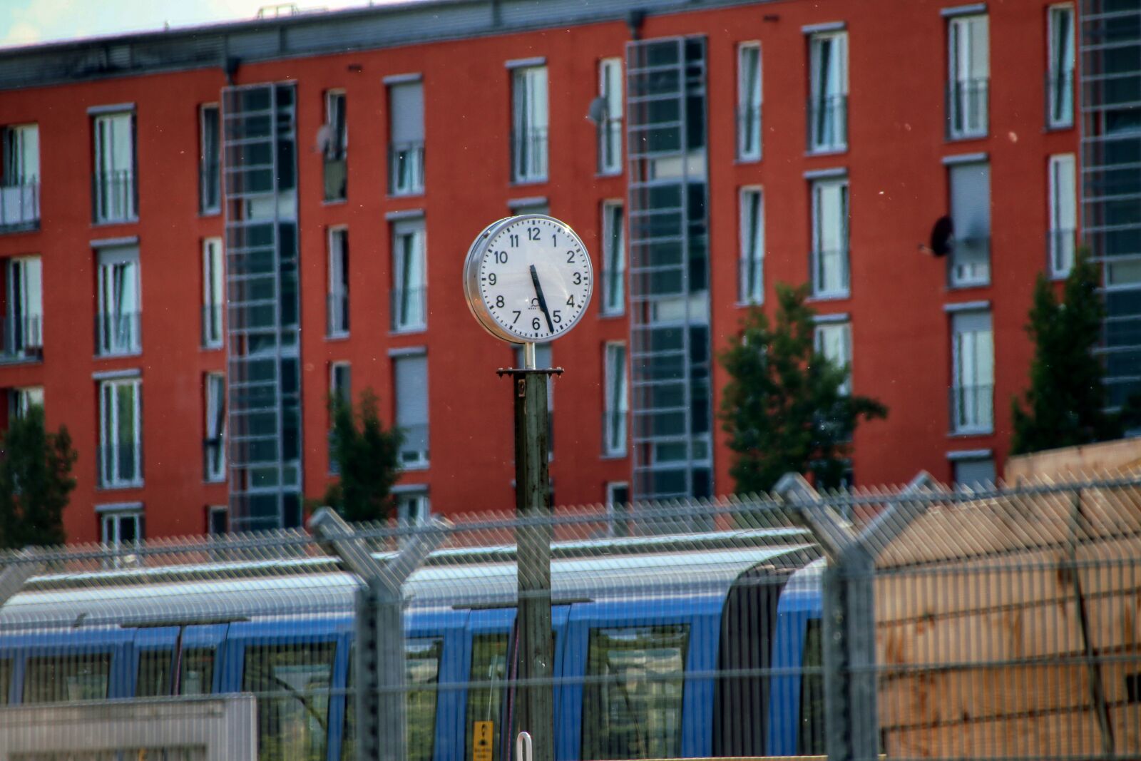 Canon EOS 80D sample photo. Clock, time of, time photography