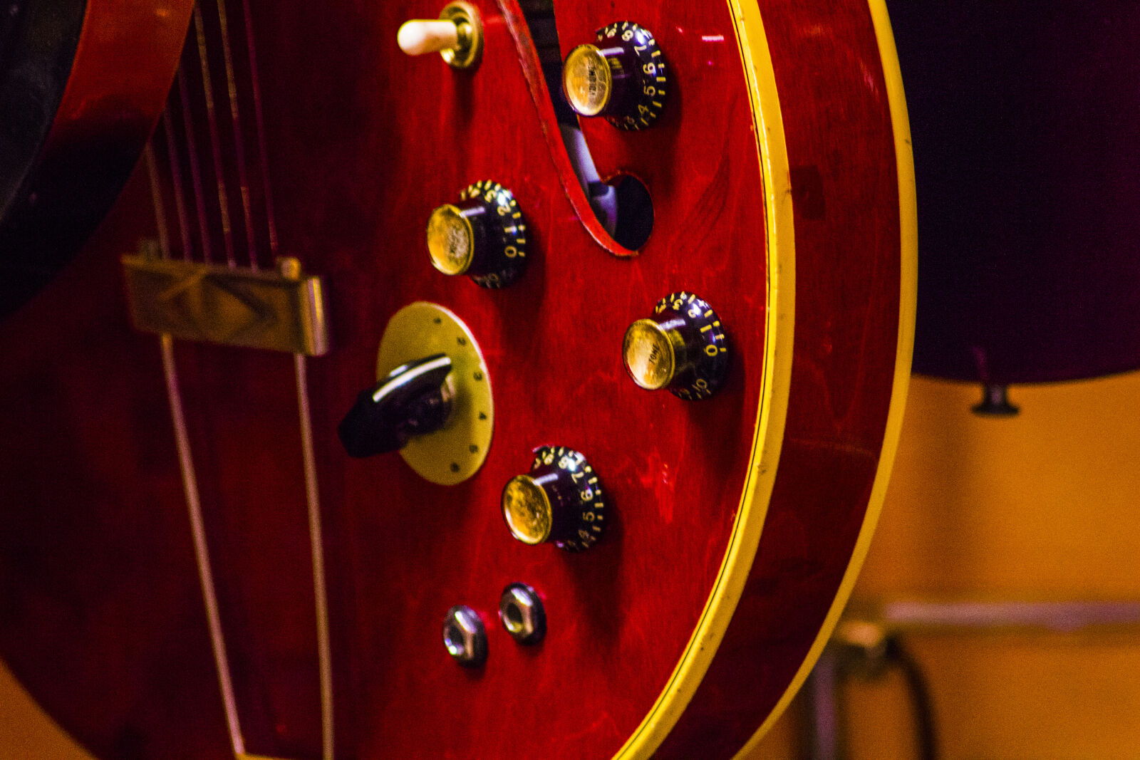 Canon EOS 550D (EOS Rebel T2i / EOS Kiss X4) sample photo. Cherry, electric, guitar, electric photography