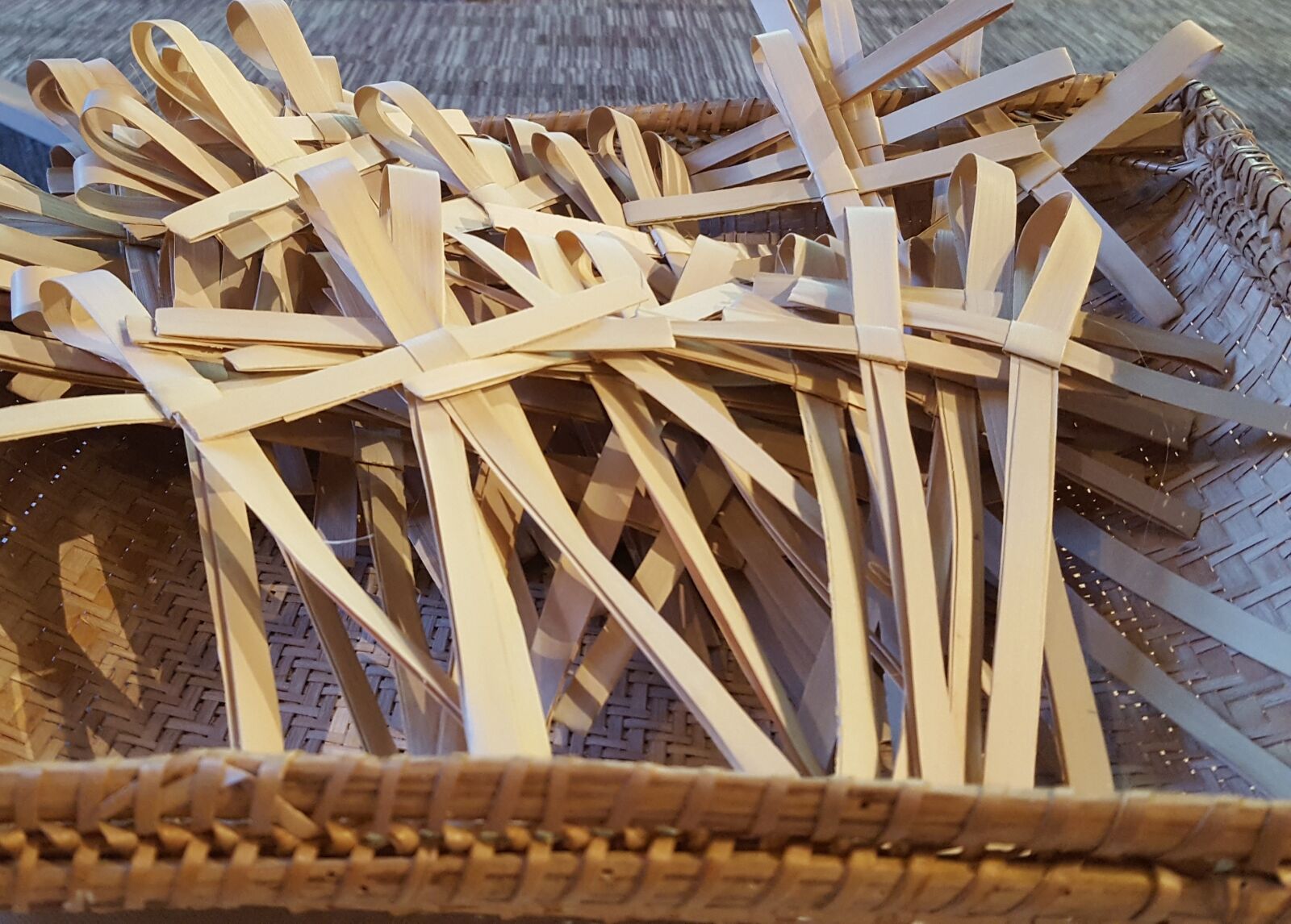 Samsung Galaxy S6 sample photo. Palm sunday, cross, palms photography