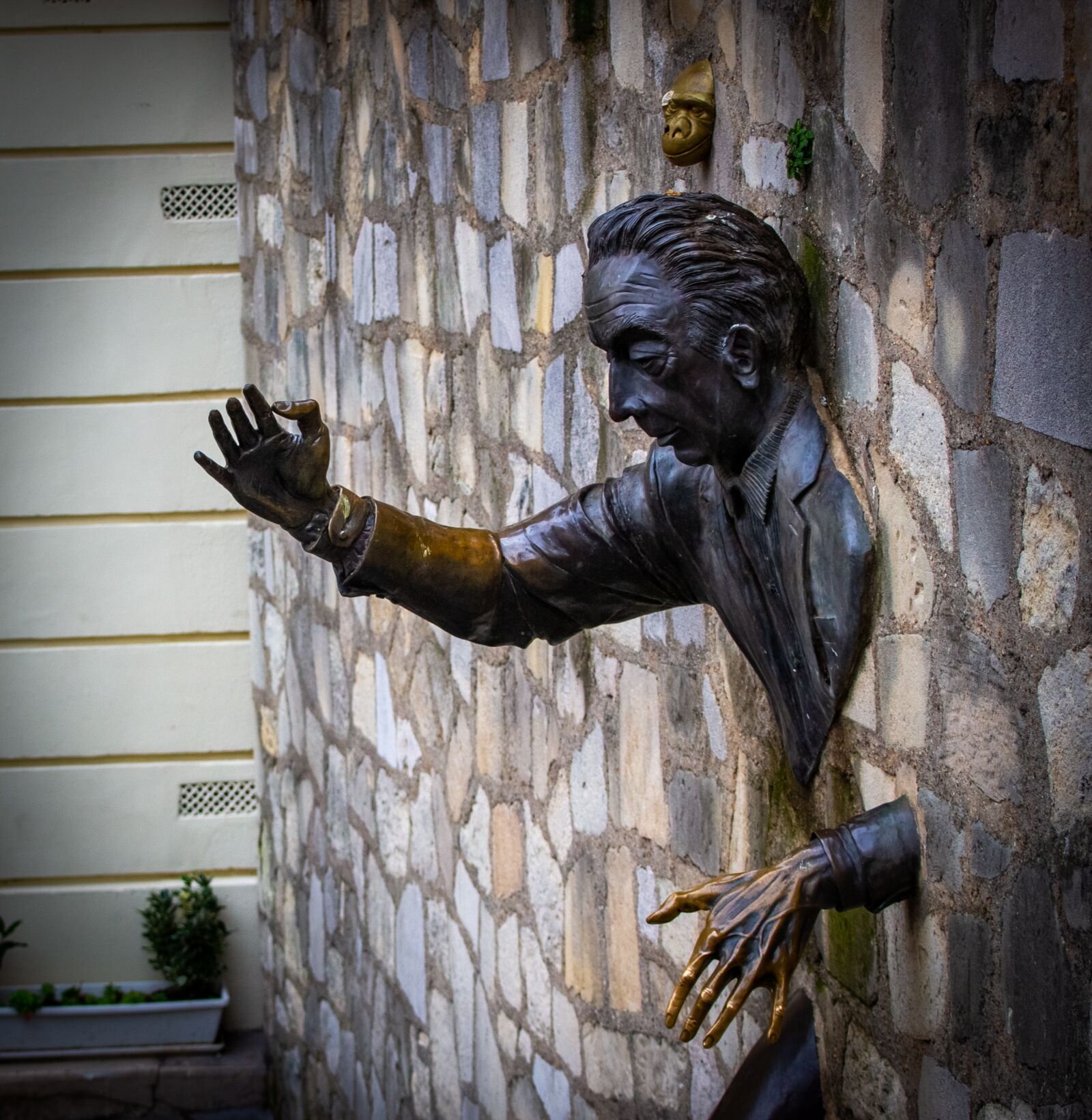 Canon EOS 700D (EOS Rebel T5i / EOS Kiss X7i) sample photo. Wall pass, paris, montmartre photography
