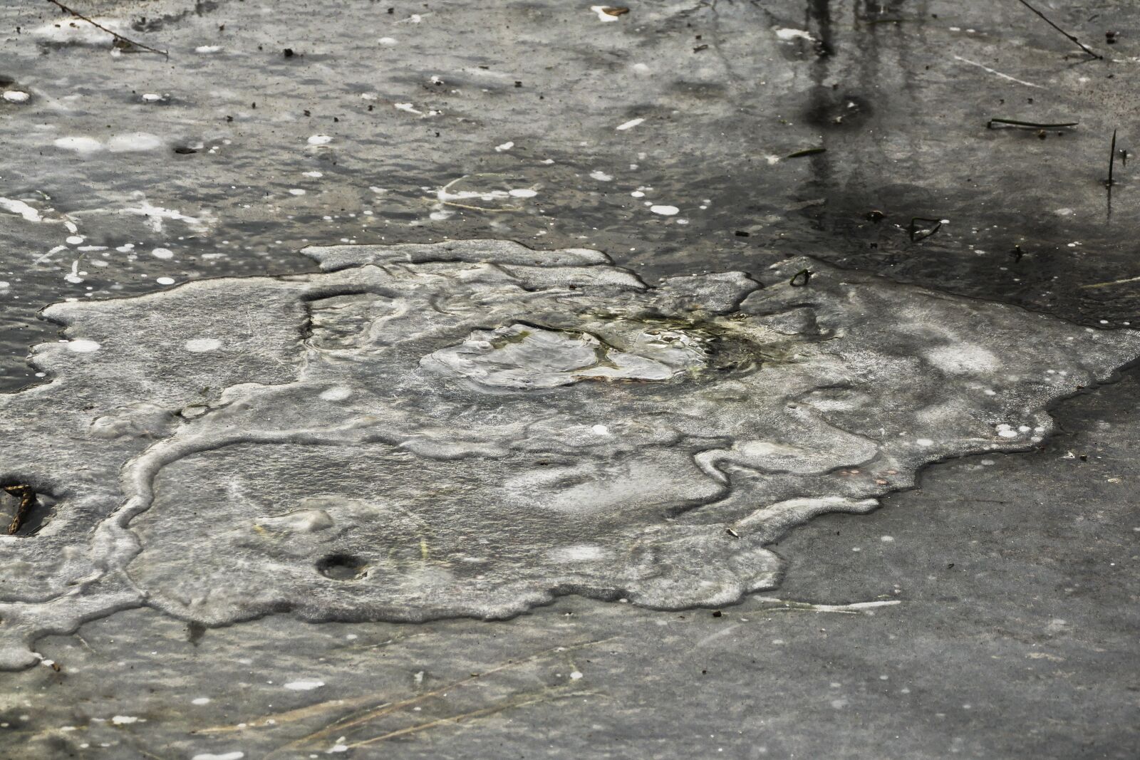 Panasonic Lumix DMC-FZ1000 sample photo. Water, frozen, icy photography